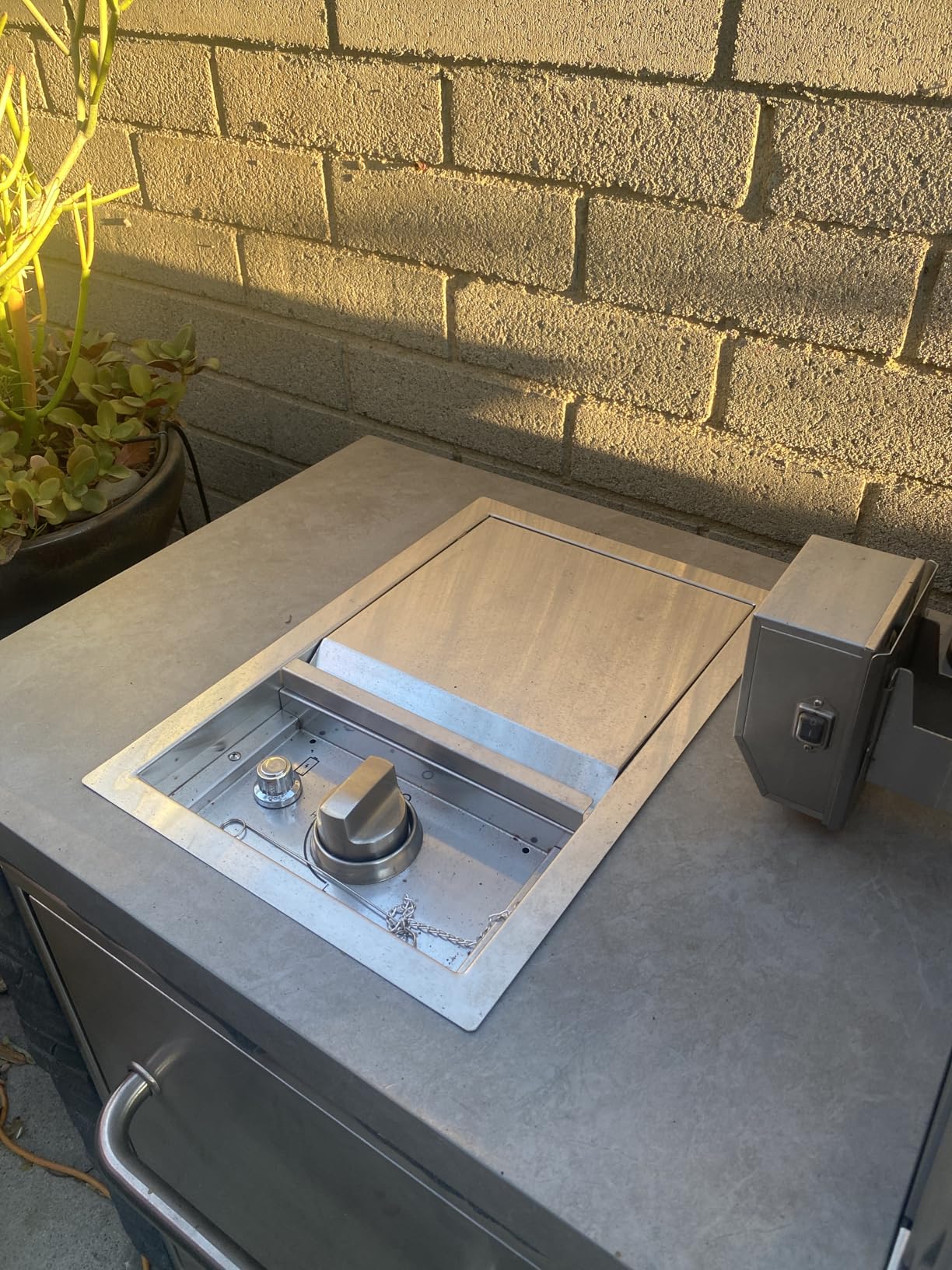 Spire Stainless Steel Built-in Side Burner with Lid, 12000BTUs, Outdoor Propane Grill & Cooking, Convertible to Natural Gas, Perfect for Custom Kitchen Islands, 760-0023B - Customer Photo 1