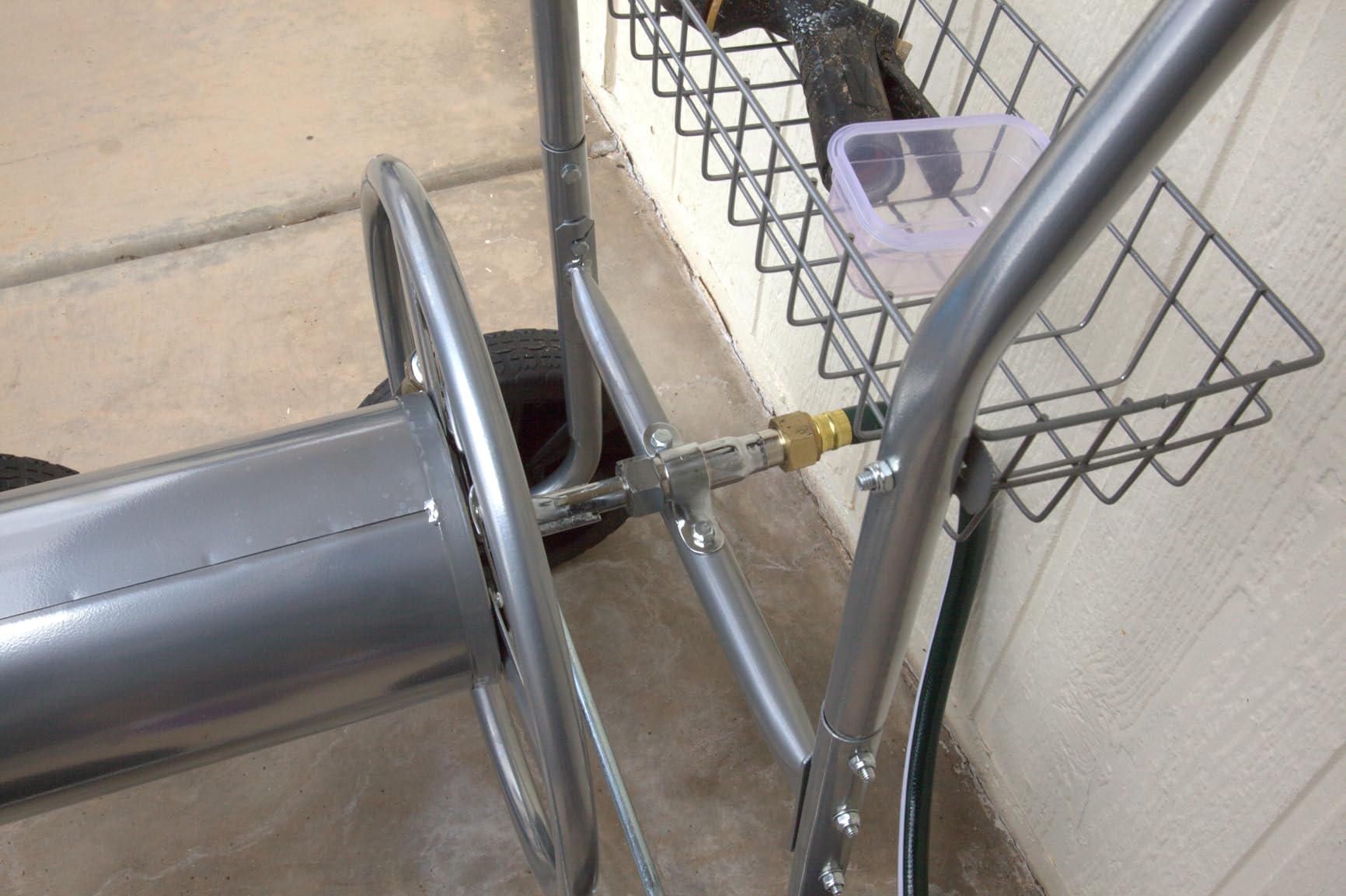 VEVOR Hose Reel Cart, Hold Up to 300 ft of 5/8'' Hose, Garden Water Hose Carts Mobile Tools with 4 Wheels, Heavy Duty Powder-Coated Steel Outdoor Planting with Storage Basket, for Garden, Yard, Lawn - Customer Photo 1