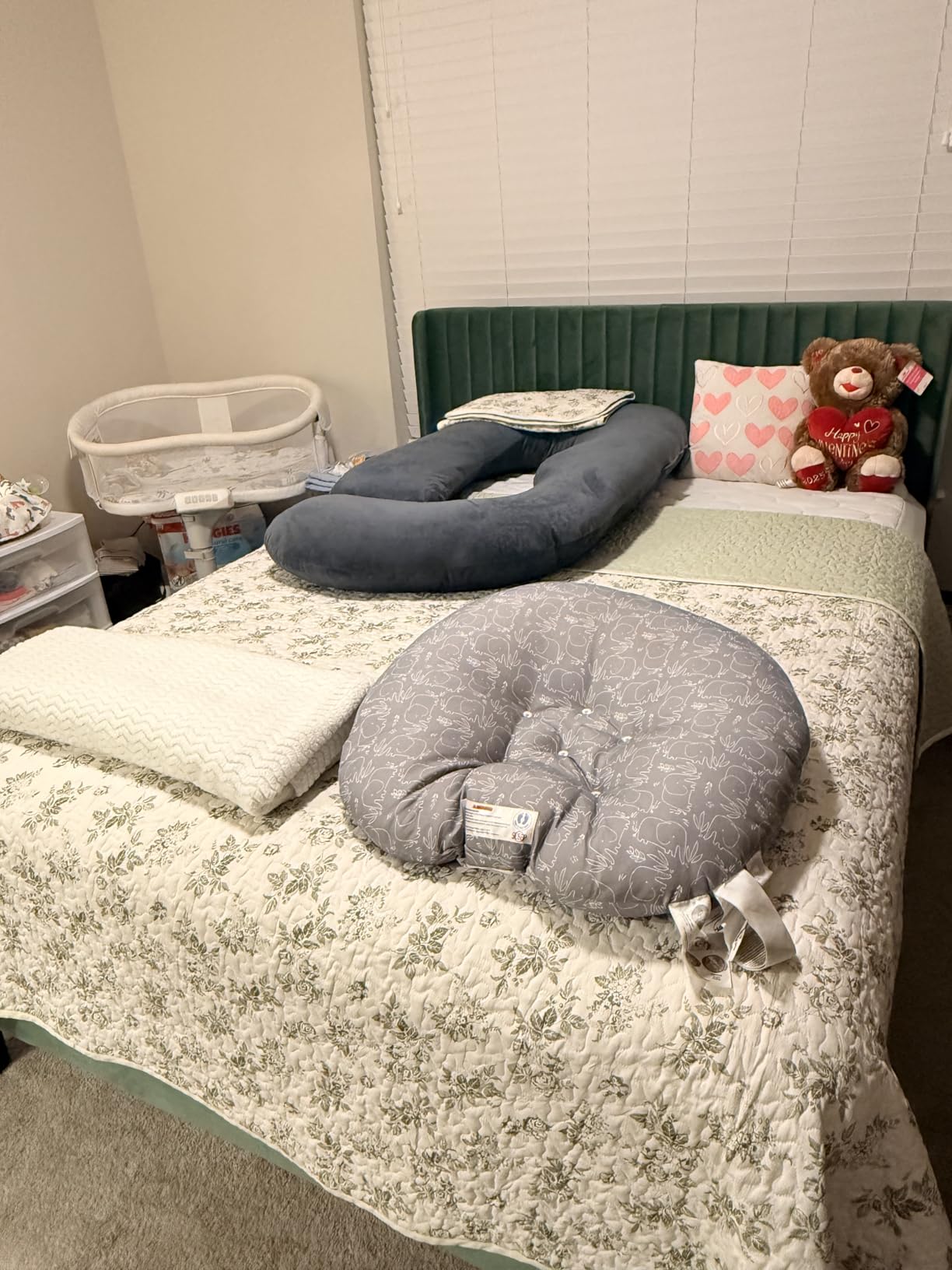 Allewie Queen Size Velvet Bed Frame/Vertical Channel Tufted Wingback Headboard/Upholstered Platform Bed/Strong Wooden Slats/No Box Spring Needed/Easy Assembly/White Customer Review Allewie Queen Size Velvet Bed Frame/Vertical Channel Tufted Wingback Headboard/Upholstered Platform Bed/Strong Wooden Slats/No Box Spring Needed/Easy Assembly/White - Customer Photo 2