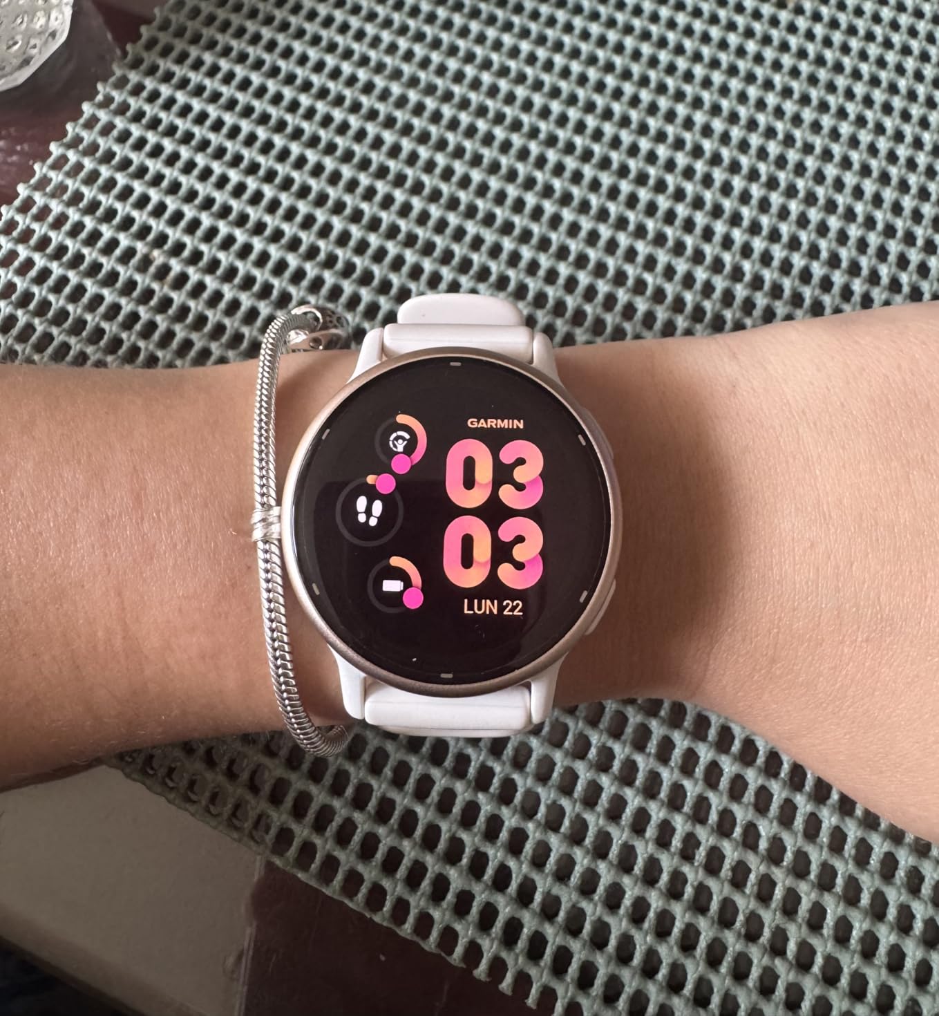 Garmin vívoactive 5, Health and Fitness GPS Smartwatch, AMOLED Display, Up to 11 Days of Battery, Ivory - Customer Photo 1