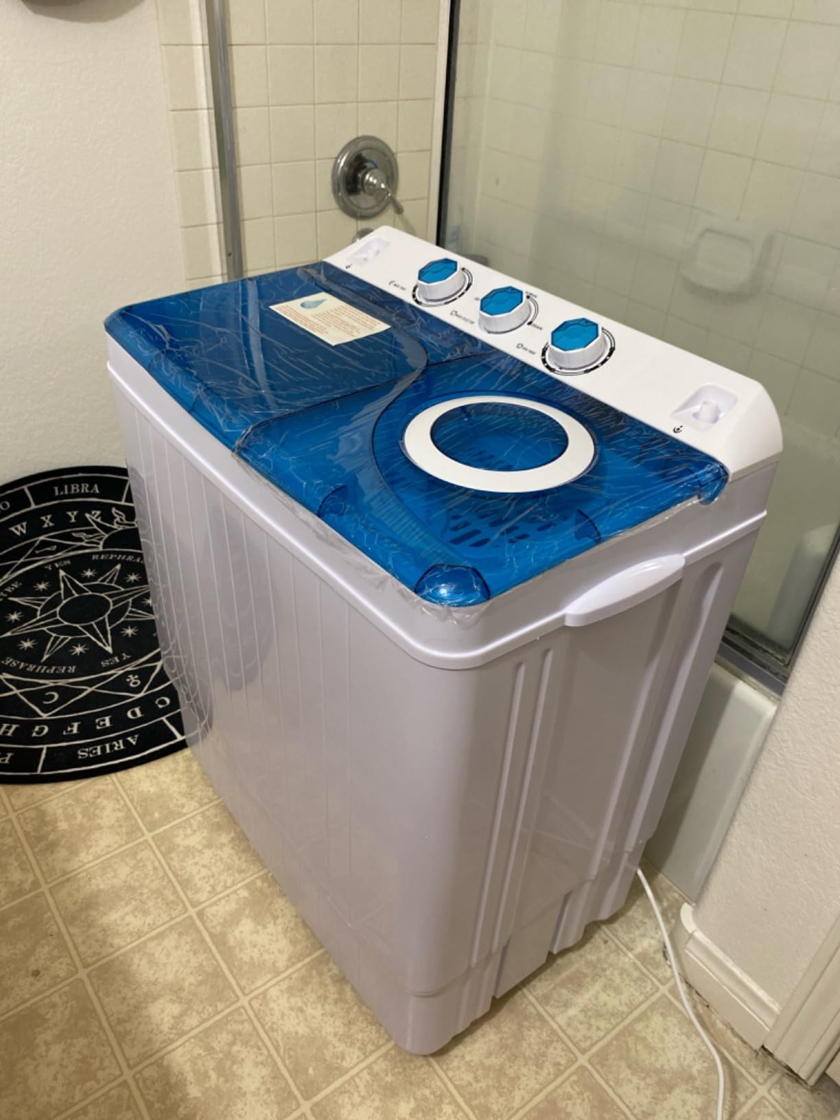 COSTWAY Portable Washing Machine, Twin Tub 26lbs Capacity Laundry Washer, 18lbs Washer and 8lbs Spinner Combo with Timer Knobs, Built-in Drain Pump, Compact Washer for Home Dorm Apartment, Blue+White - Customer Photo 2