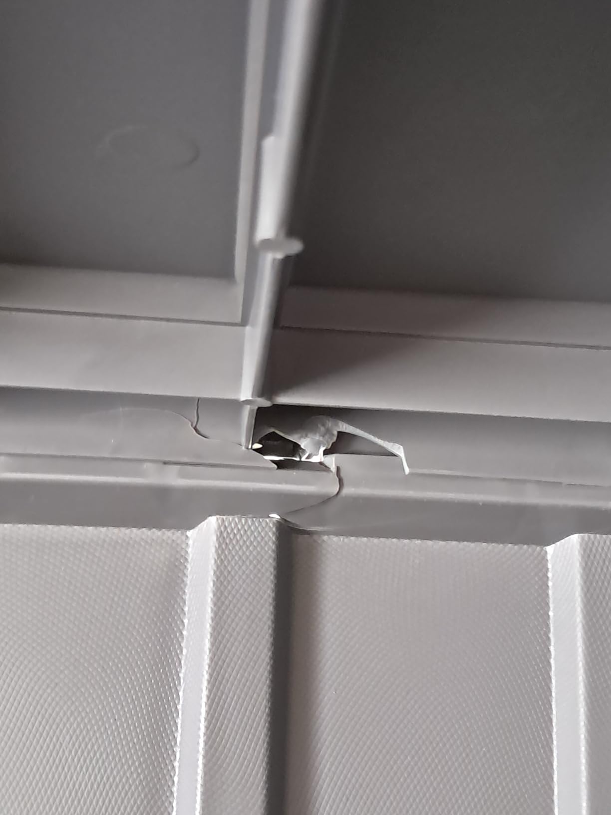 EAST OAK Outdoor Storage Box, 90 Gallon Deck Box, Waterproof Resin Storage Bin for Patio Cushions, Gardening Tools, Lockable, UV Resistant, Grey - Customer Photo 1