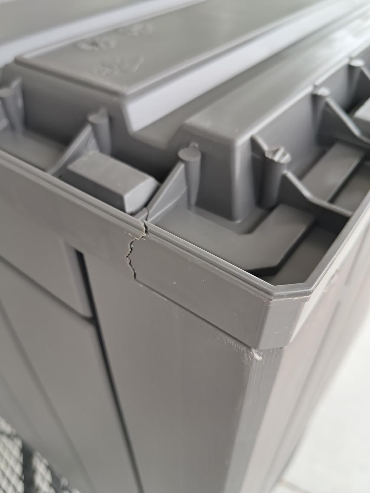 EAST OAK Outdoor Storage Box, 90 Gallon Deck Box, Waterproof Resin Storage Bin for Patio Cushions, Gardening Tools, Lockable, UV Resistant, Grey - Customer Photo 3