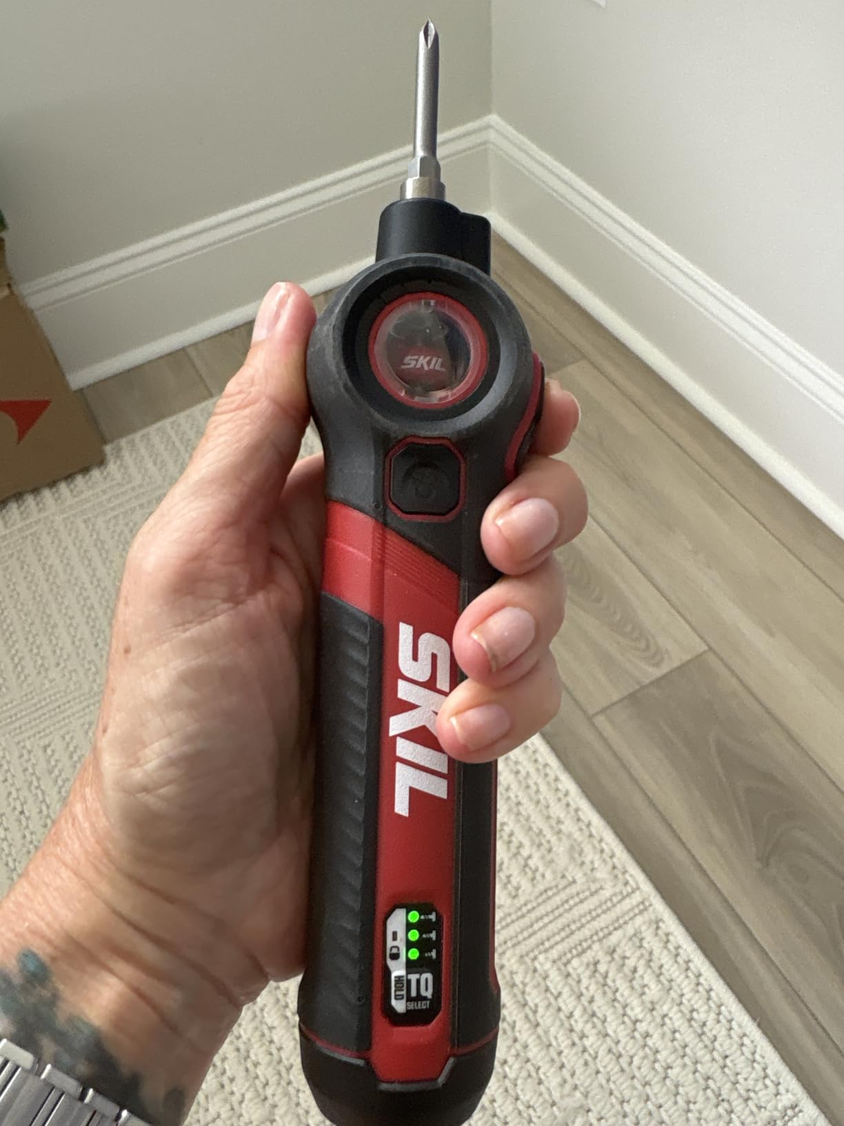 SKIL Twist 2.0 Rechargeable 4V Screwdriver with Pivoting Head, Torque Setting, USB-C Charging Cable, 28 PC Bit Set & Carrying Case- SD5619-02 - Customer Photo 1