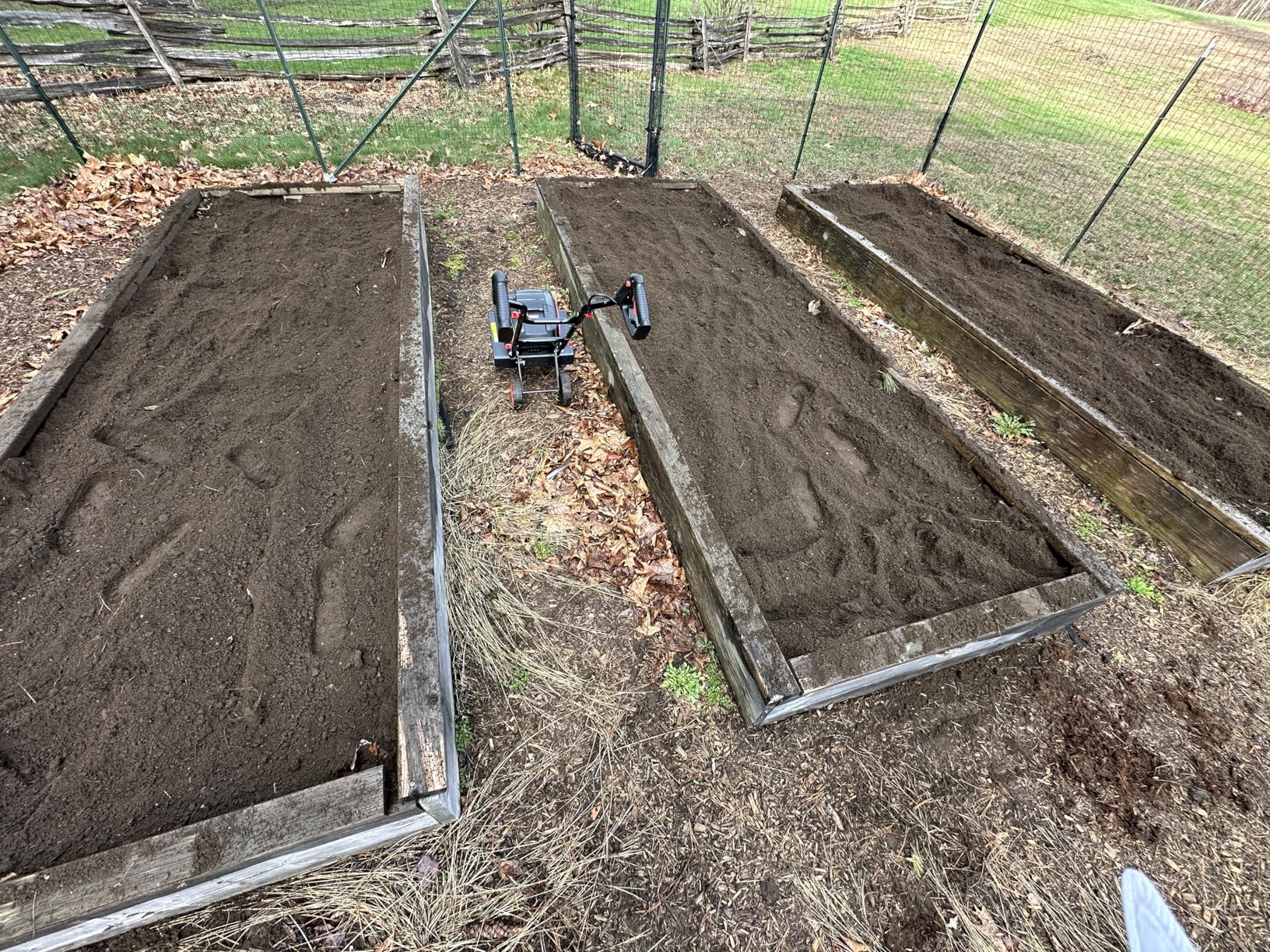 MZK 40V 12-inch Cordless Garden Tiller, 12In Width and 8.6In Depth Garden Rototiller,Battery Powered Garden Cultivator for Lawn/Gardening/Soil Cultivation(2 * 4.0Ah Battery&Charger Included),TC12D02 - Customer Photo 1