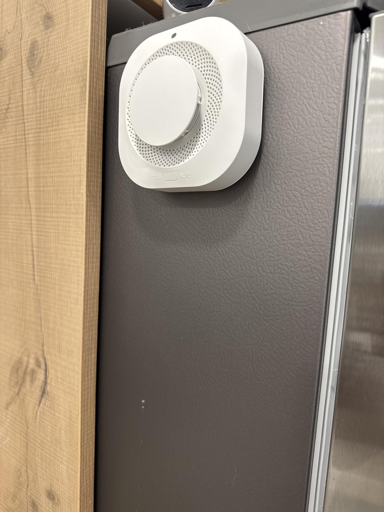 Smart Smoke Detector Fire Alarm with Replaceable Battery, Wi-Fi Smoke Detector, Real-Time App Notifications, 3-Pack - Customer Photo 2