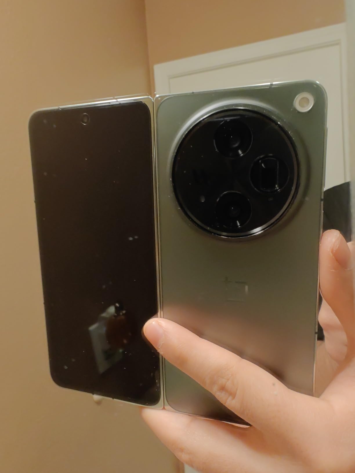 OnePlus Open, 16GB RAM+512GB, Dual-SIM, Voyager Black, US Factory Unlocked Android Smartphone, 4805 mAh Battery, 67W Fast Charging, Hasselblad Camera, 120Hz Fluid Display - Customer Photo 1