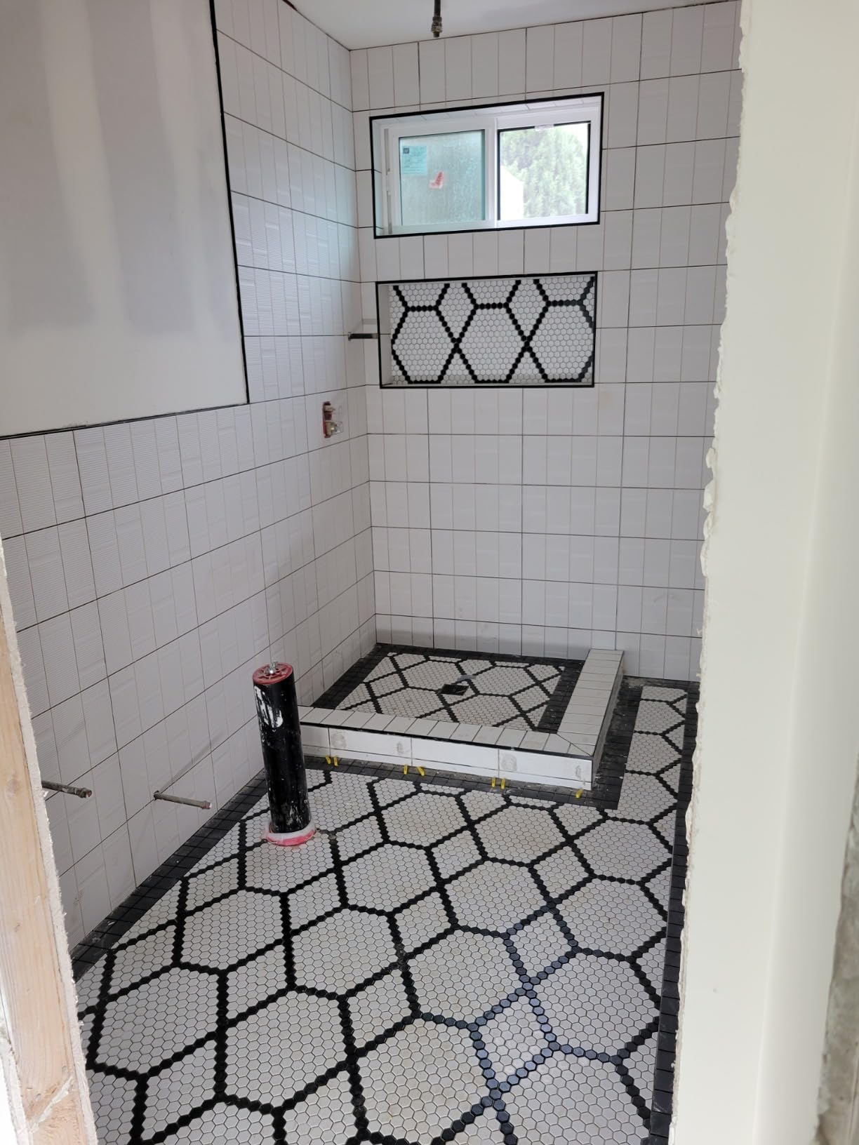 MSI White and Black 12 in.x 12 in. Hive Pattern Matte Porcelain Mosaic Tile for Kitchen Backsplash, Bathroom Wall, Shower, and Floor - Customer Photo 5