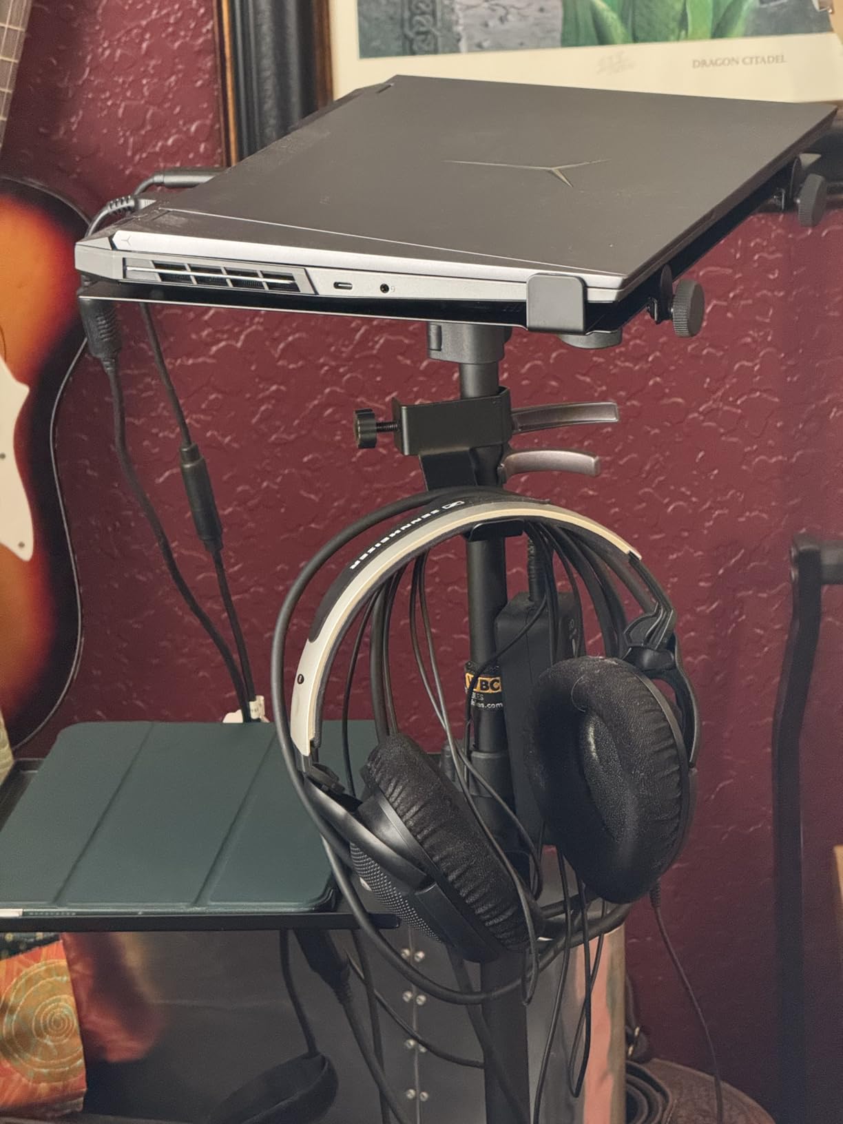 Ulanzi TT43 Extendable Photography Light Stand, Adjustable 6.23ft Aluminum Tripod, Reversible Portable Studio Lighting Tripod for Continute Output Lighting/Strobe Light/Webcams/Cameras/Softbox Customer Review Ulanzi TT43 Extendable Photography Light Stand, Adjustable 6.23ft Aluminum Tripod, Reversible Portable Studio Lighting Tripod for Continute Output Lighting/Strobe Light/Webcams/Cameras/Softbox - Customer Photo 2