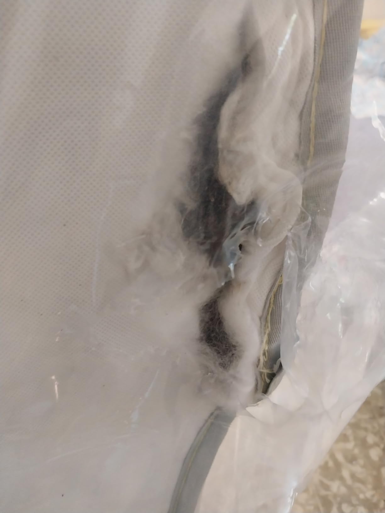 ZINUS 6 Inch Foam and Spring Hybrid Mattress [New Version], Twin XL, Fiberglass Free, Medium Firmness, Durable Support, Certified Safe Foams & Fabric, Mattress in A Box - Customer Photo 3