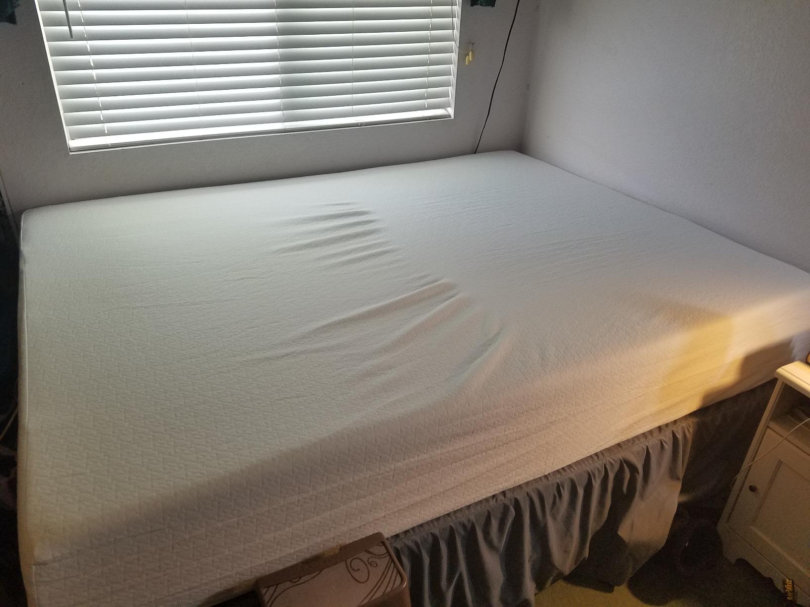 ZINUS 12 Inch King Green Tea Memory Foam Mattress [New Version], Fiberglass Free, Medium Firm Feel, Zoned Pressure Relief, Certified Safe Foams & Fabric, Mattress in A Box - Customer Photo 2