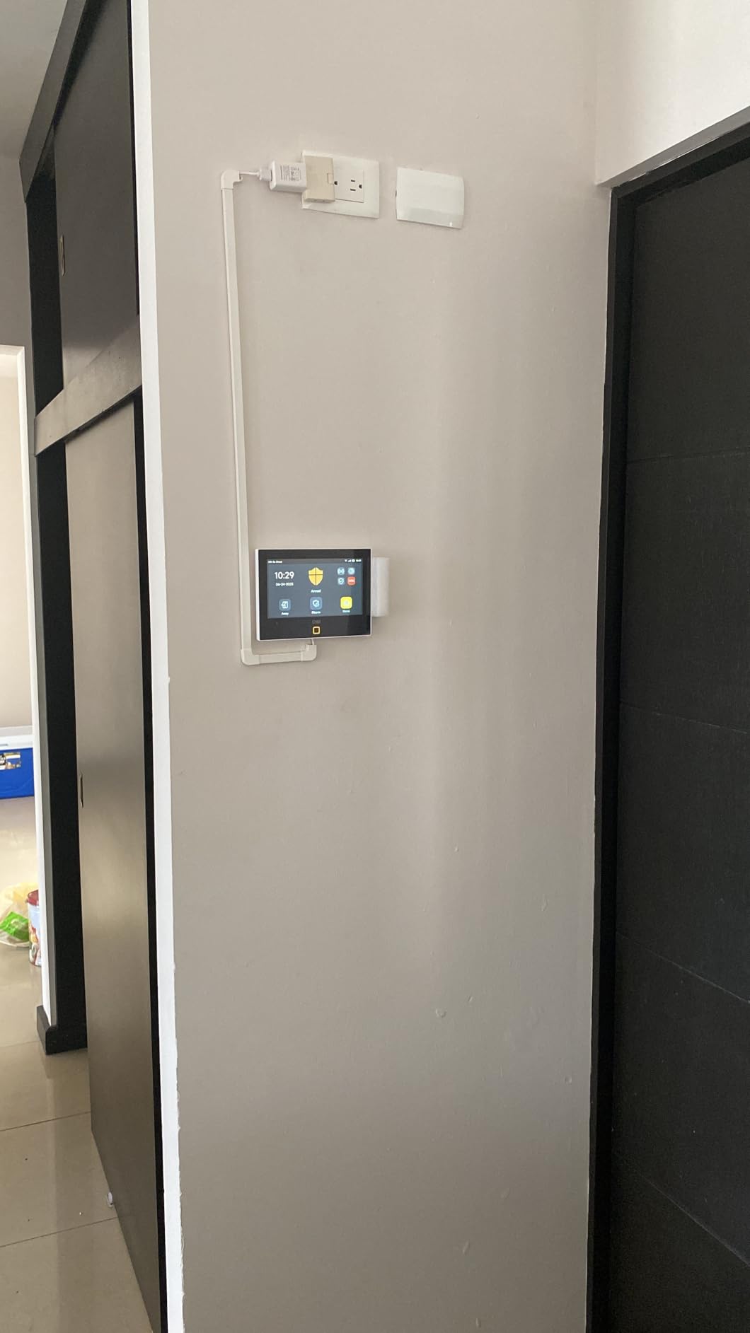 OSI Alarm System for Home Security (Gen 2) 11 piece. DIY, Touch Screen, Motion Detection, Contact sensors, Wireless Siren, Remotes, Phone App, Compatible with Alexa, Continuous Updates, NO Monthly Fees - Customer Photo 2