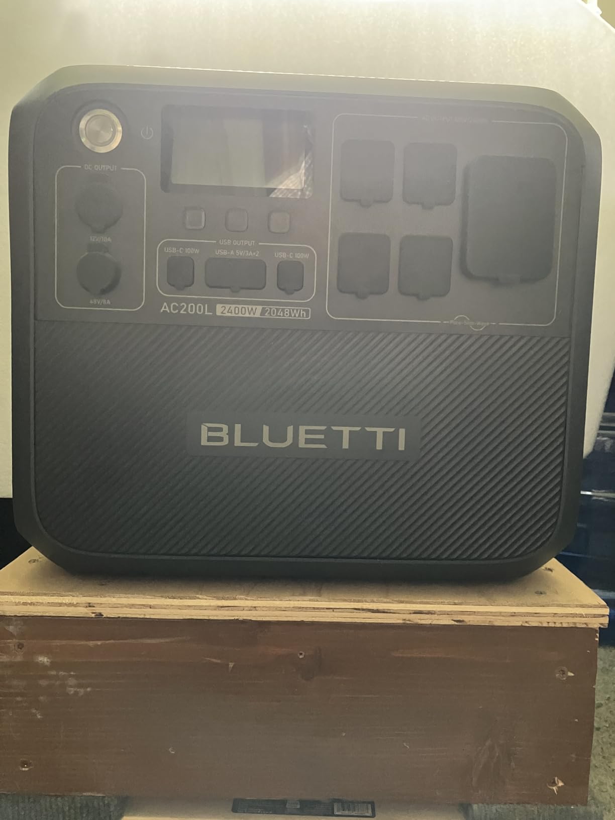 BLUETTI AC200L Portable Power Station, 2048Wh LiFePO4 Battery Backup, Expandable to 8192Wh w/ 4 2400W AC Outlets (3600W Power Lifting), 30A RV Output, Solar Generator for Camping, Home Use, Emergency customer photo 2