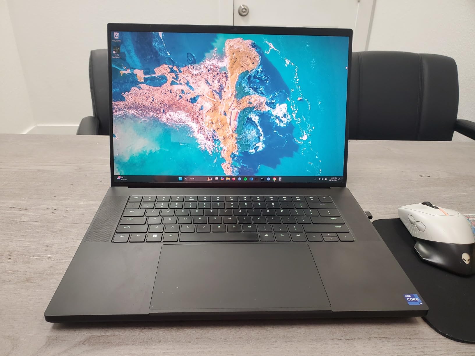 Blade 16 Gaming Laptop: NVIDIA GeForce RTX 4080 - Intel Core i9-14900HX 14th Gen CPU - 16