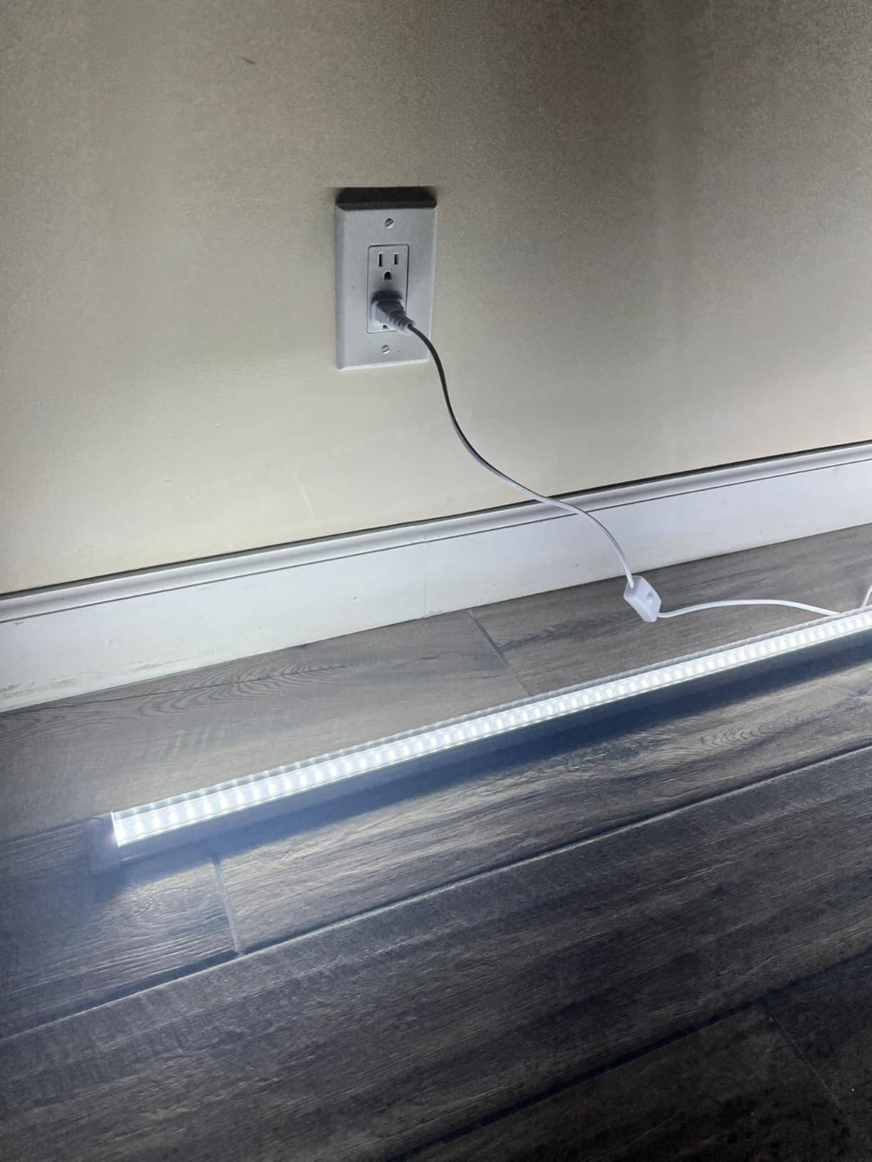 XLNYUUI Led Shop Lights,4FT LED Light 50W 6500K 7000LM Led Daylight,Garage Light Linkable Clear Cover Integrated V-Shape for Garage Warehouse Workbench Workshop(2-Pack) - Customer Photo 1