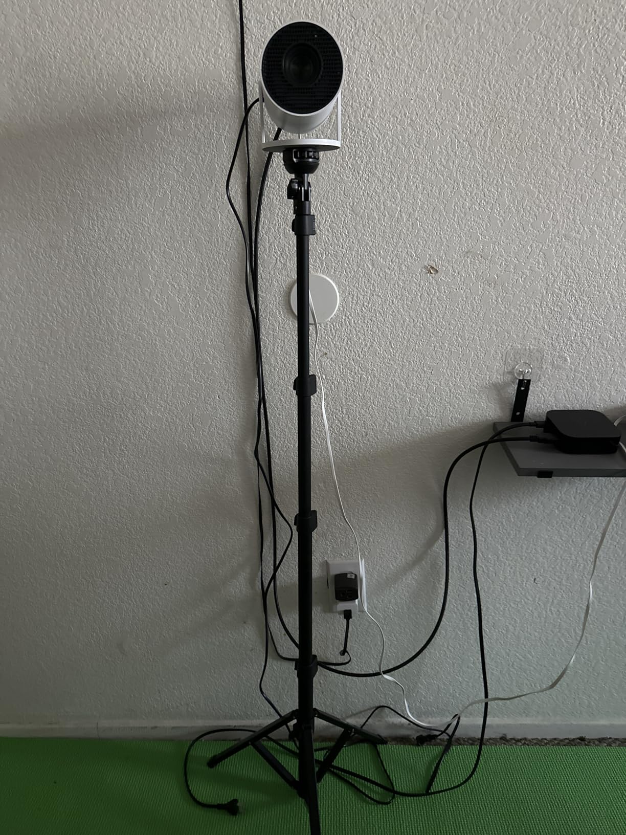 Amazon Basics Portable and Flexible Tripod with Wireless Remote and Smartphone Clamp, 10-inch Long, Black Customer Review Amazon Basics Portable and Flexible Tripod with Wireless Remote and Smartphone Clamp, 10-inch Long, Black - Customer Photo 1