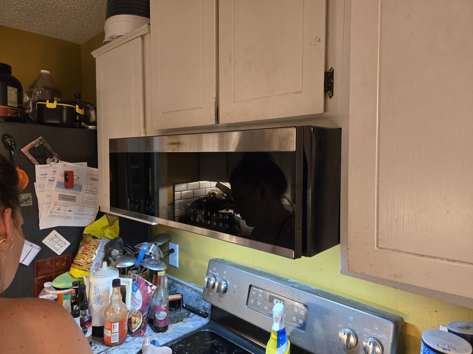 Farberware 1.7 Cu. Ft. Over-the-Range Microwave Oven - 1000 Watts Power, Auto Cook Settings, Defrost, Easy Clean and Child Safety Lock - White - Customer Photo 2