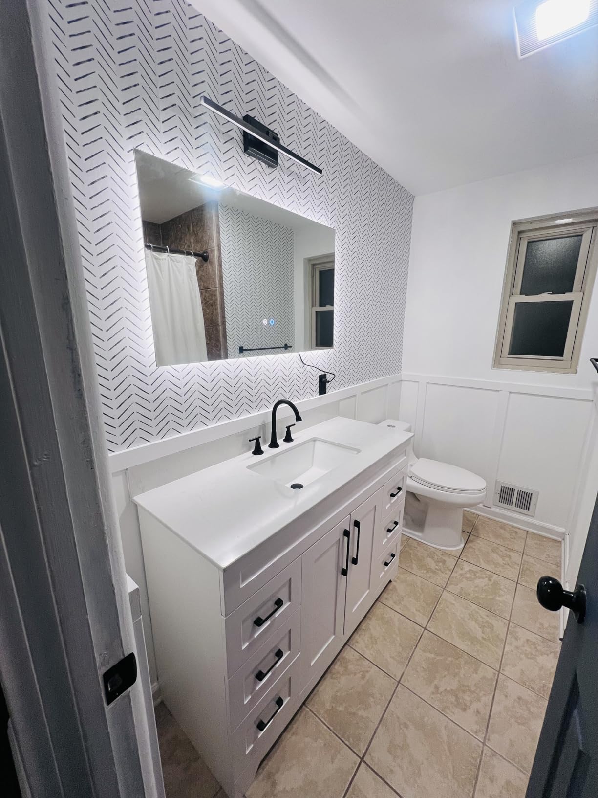 VOLISUN Modern Bathroom Vanity Light 24 inch, Rotatable, 14W Dimmable 5CCT Led Bathroom Light Fixture Over Mirror, Black Bar Vanity Light for Bathroom Mirror Restroom-ETL Certificated - Customer Photo 1