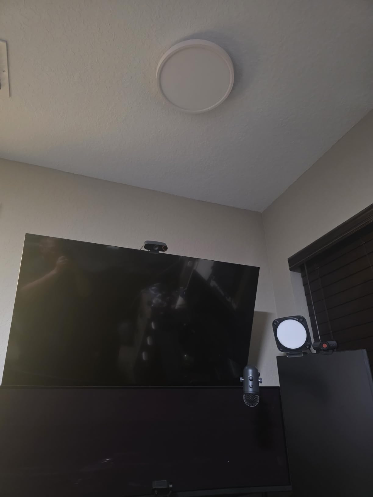 Govee Smart Ceiling Light, RGBIC LED Ceiling Light Fixture, 2400LM Flush Mount Light Fixture, DIY Colors, Works with Alexa, 2200K-6500K Lights for Bedroom, Living Room,12 Inch, 1 Pack (White) - Customer Photo 1