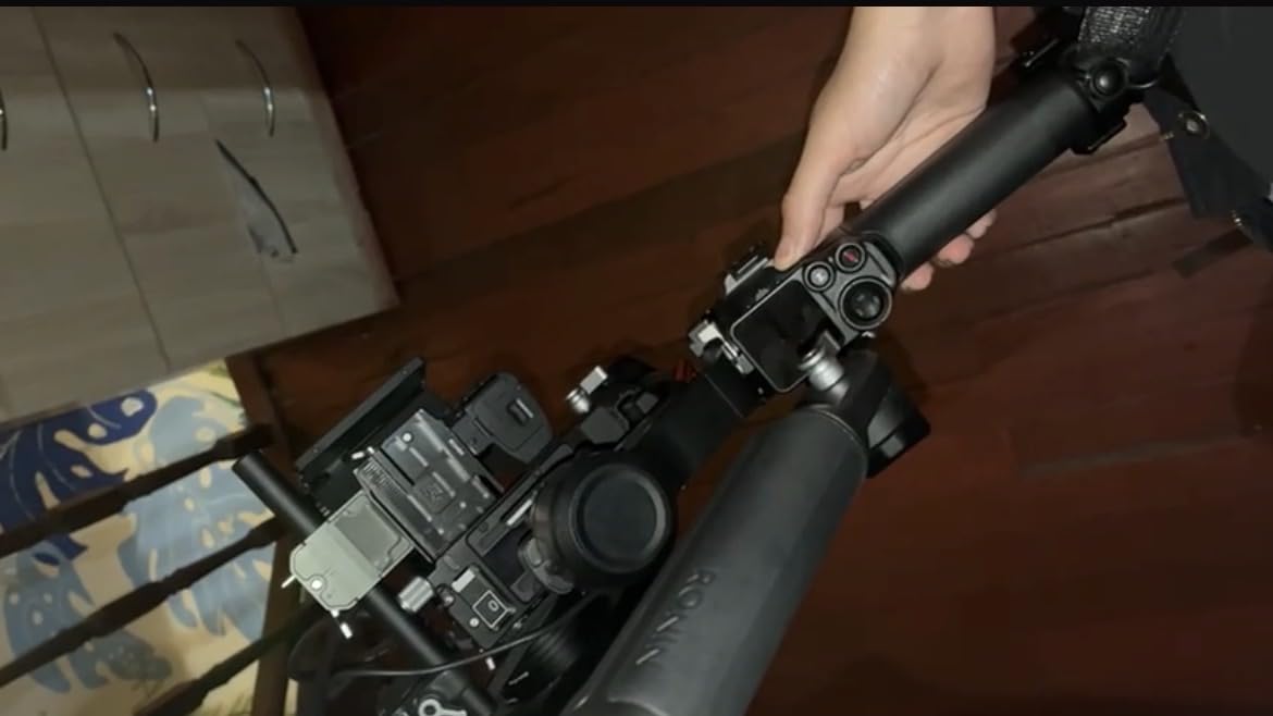 DJI RS 4, 3-Axis Gimbal Stabilizer for DSLR and Mirrorless Cameras, 2nd-Gen Native Vertical Shooting Customer Review DJI RS 4, 3-Axis Gimbal Stabilizer for DSLR and Mirrorless Cameras, 2nd-Gen Native Vertical Shooting - Customer Photo 2