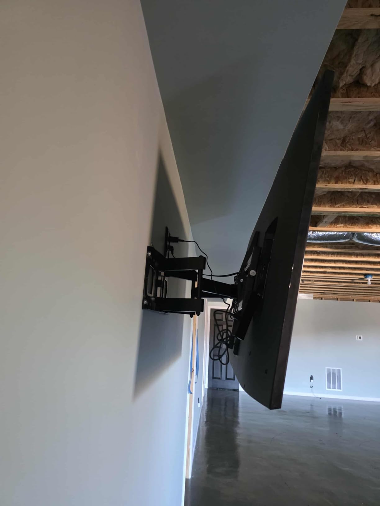 USX MOUNT Full Motion TV Wall Mount for Most 32-70 inch TVs up to 99 lbs, Wall Mount Bracket with Dual Articulating Arms, Swivel, Tilt, Max VESA 400x400mm, TV Mount Fits 12