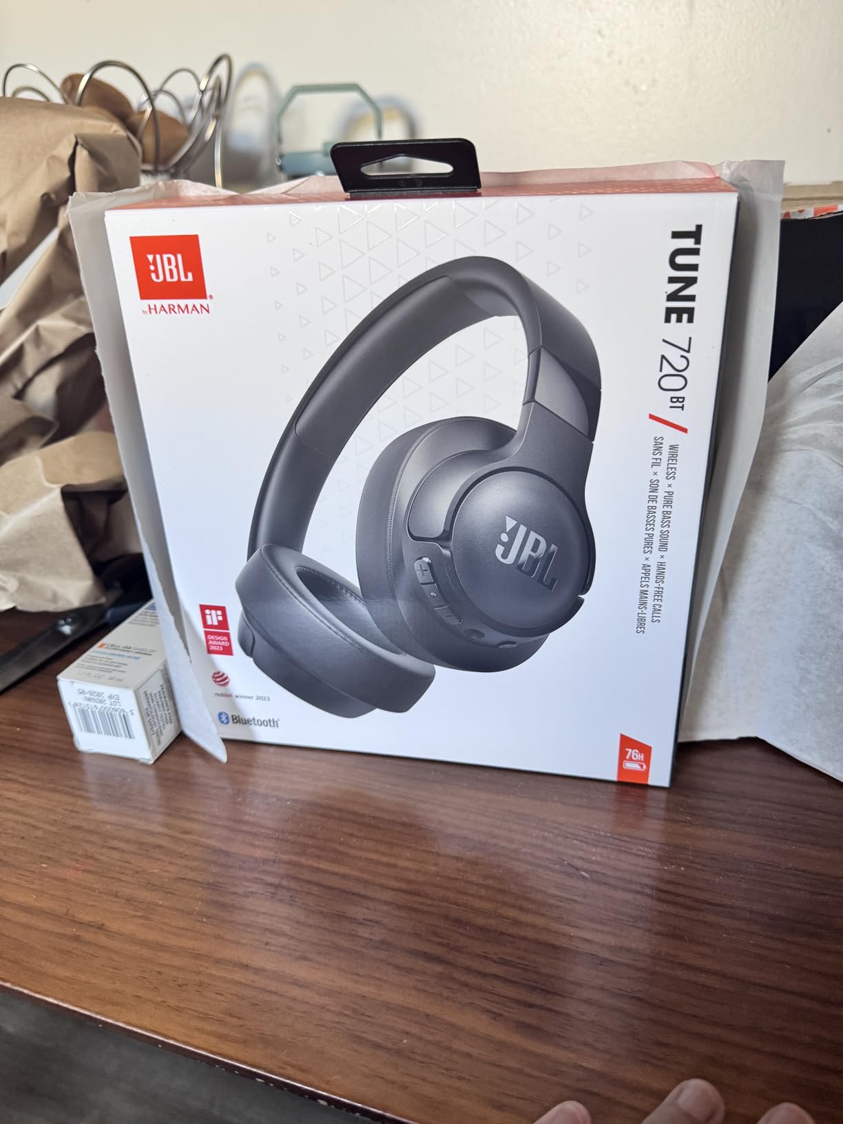JBL Tune 720BT - Wireless Over-Ear Headphones with JBL Pure Bass Sound, Bluetooth 5.3, Up to 76H Battery Life and Speed Charge, Lightweight, Comfortable and Foldable Design - Customer Photo 2