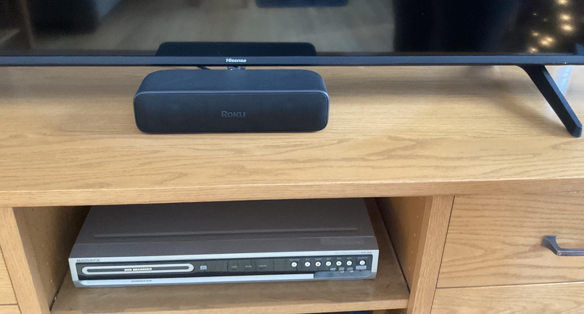 Roku Streambar SE | 2-in-1 TV Soundbar with Built-in 4K/HD/HDR Streaming, Premium Speakers, & Enhanced Speech Clarity for Crisp, Clear Dialogue - Quick Guided Simple Setup Customer Review Roku Streambar SE | 2-in-1 TV Soundbar with Built-in 4K/HD/HDR Streaming, Premium Speakers, & Enhanced Speech Clarity for Crisp, Clear Dialogue - Quick Guided Simple Setup - Customer Photo 1