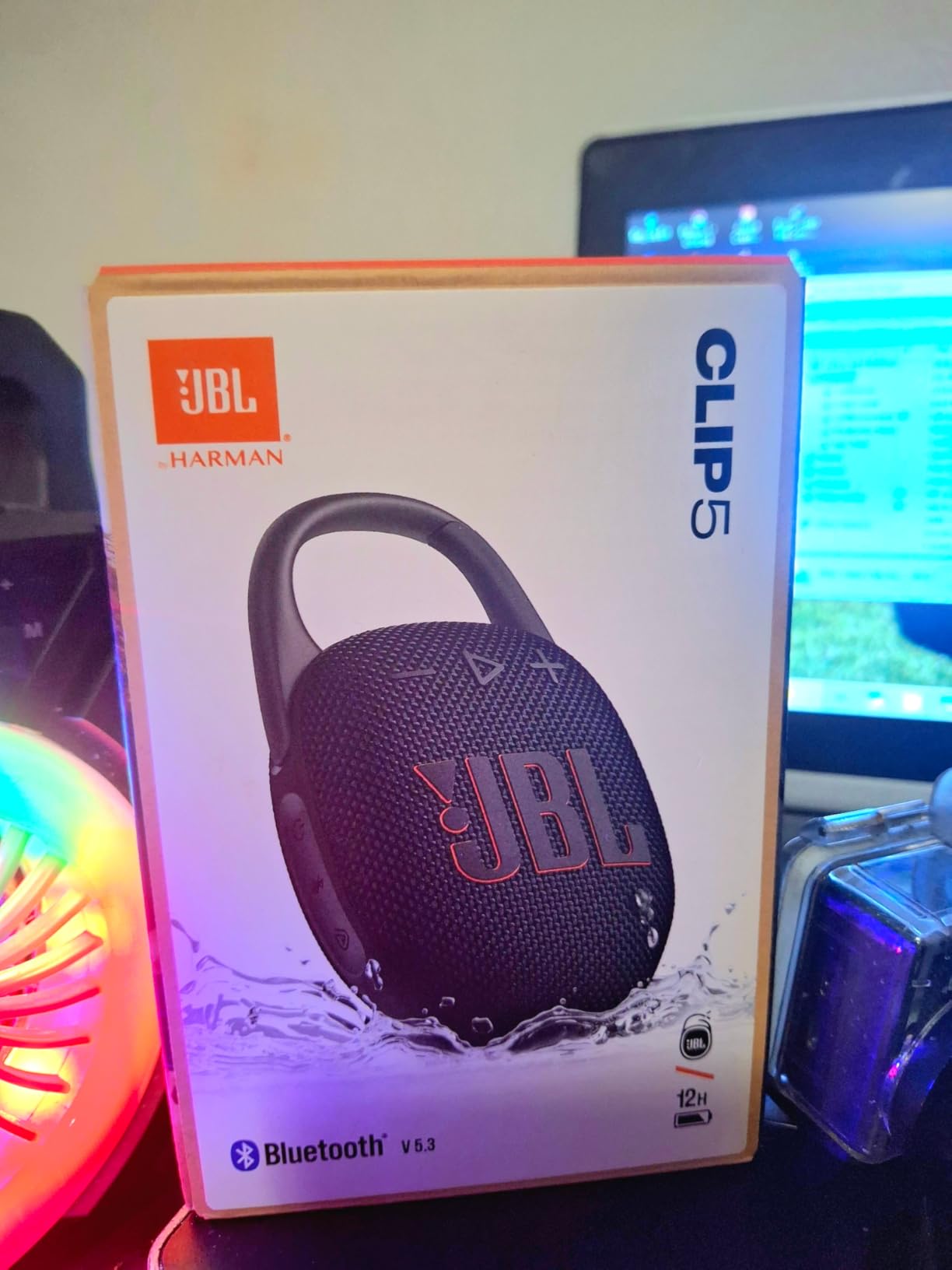 JBL Clip 5 - Ultra-Portable, Waterproof & Dustproof Bluetooth Speaker, Big JBL Pro Sound with Punchy bass, Integrated Carabiner, Up to 12 Hours of Play, Made in Part with Recycled Materials (Black) - Customer Photo 1