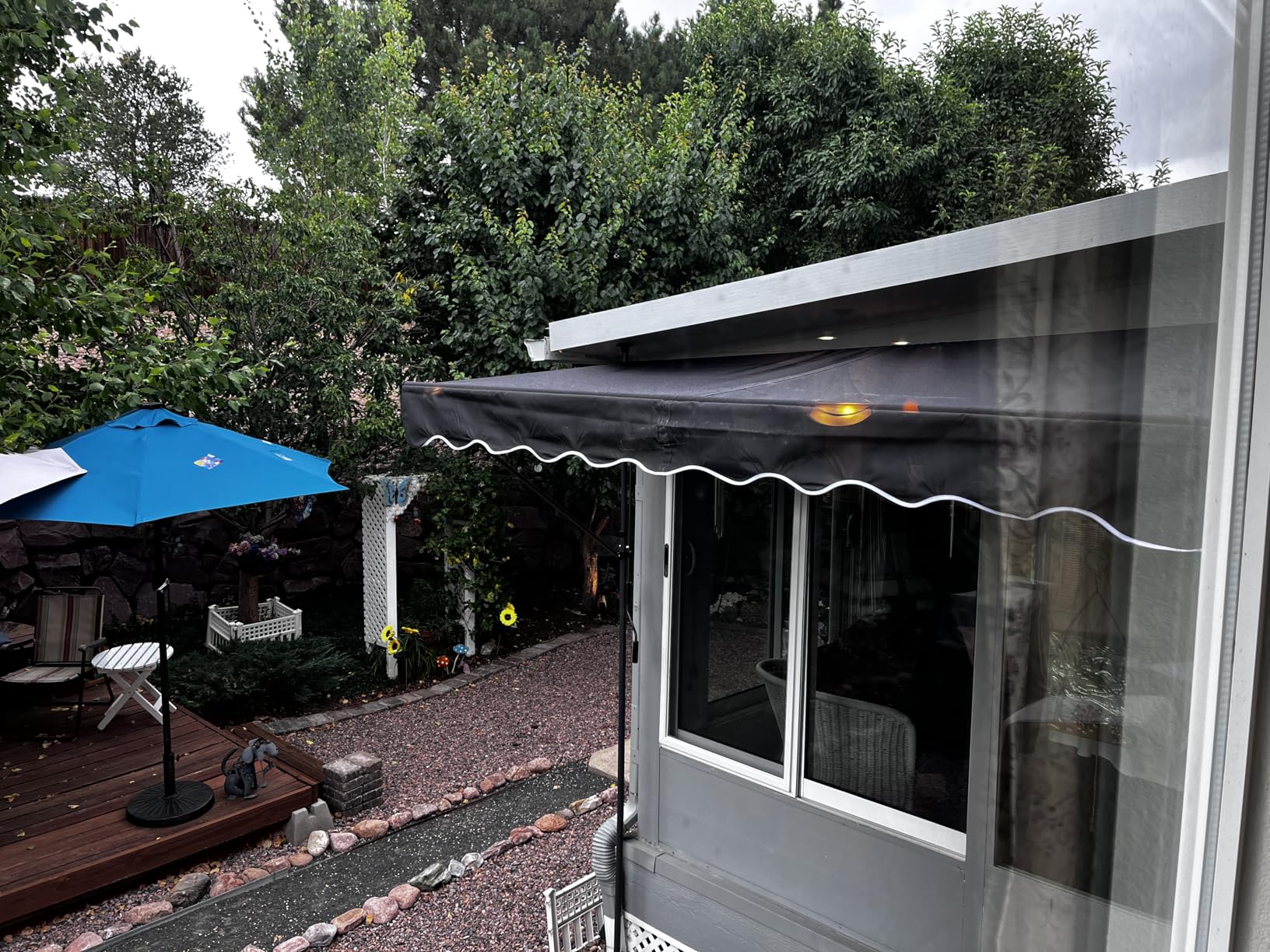 Outsunny 12' x 10' Retractable Awning, Patio Awning Sunshade Shelter with Manual Crank Handle, 280gsm UV Resistant Fabric and Aluminum Frame for Deck, Balcony, Yard, Beige and White - Customer Photo 1