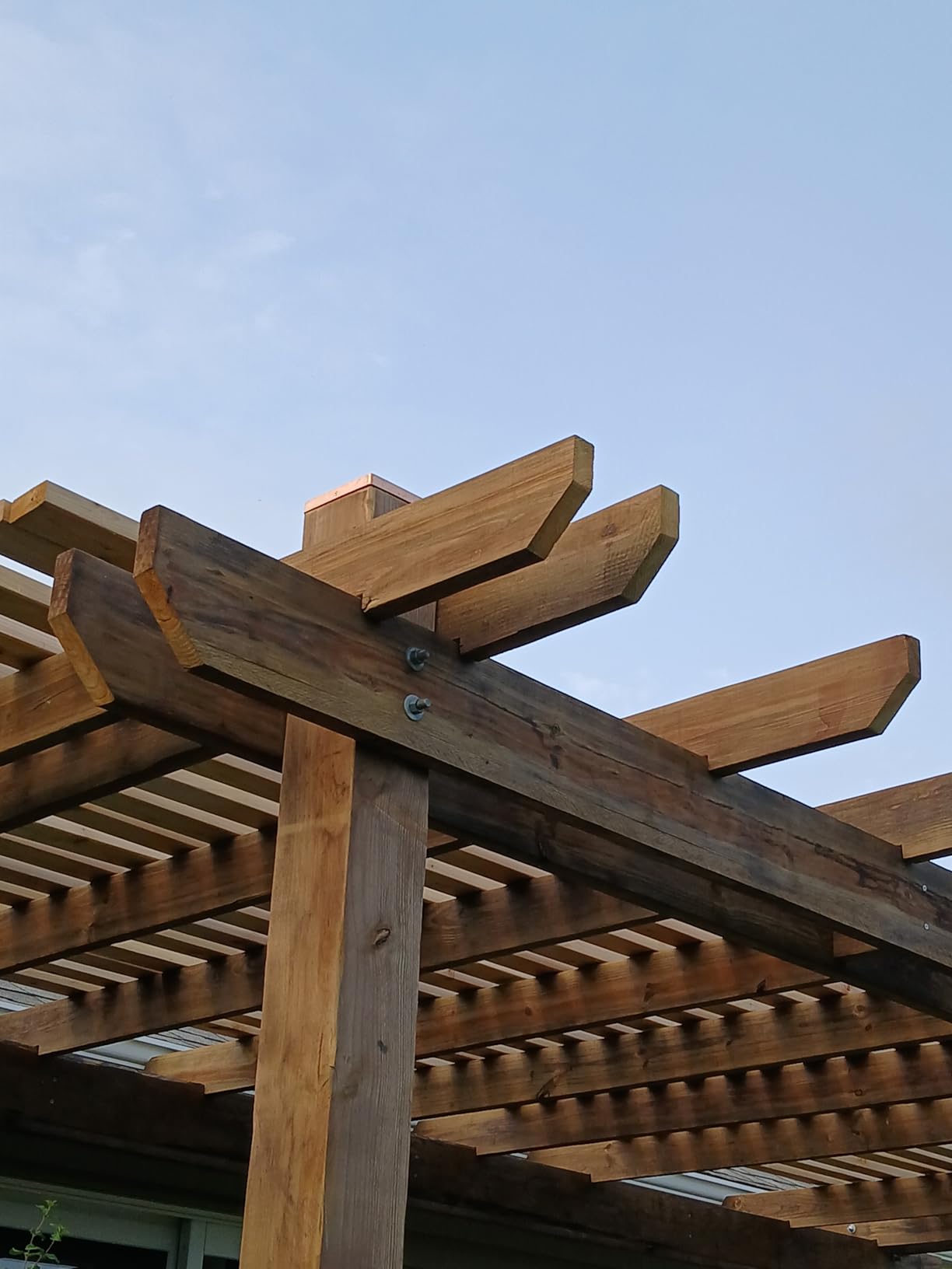 Tandefio 2 Pcs 6x6'' Solid Copper Post Caps Fence Pyramid Decking Caps with Screw for Metal Wood Cedar Fence Deck Corridors Mailbox Posts End Cover - Customer Photo 1