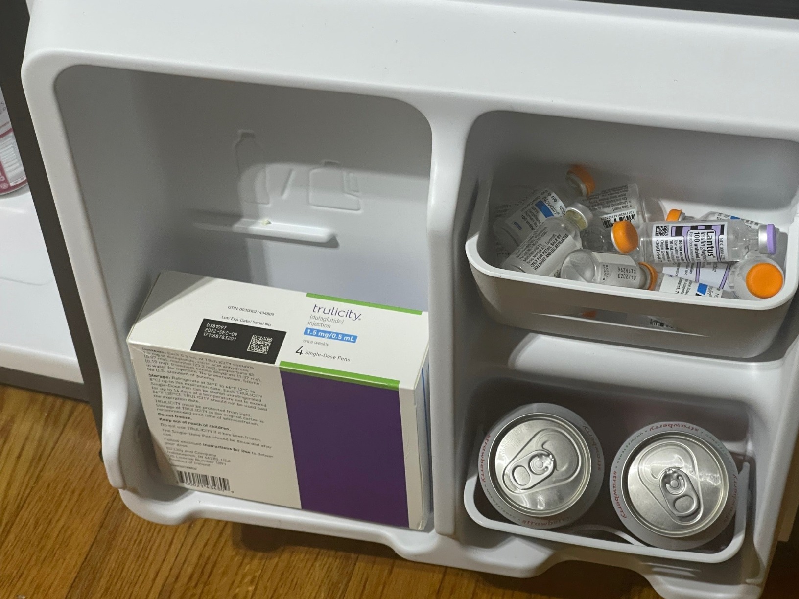 Midea MERM33S1AST Mini Fridge, 3.3 Cu.ft Compact Fridge with Internal Light, Adjustable Thermostat, Reversible Door, Low Noise for Dorm, Office, Bedroom, Stainless Steel - Customer Photo 3