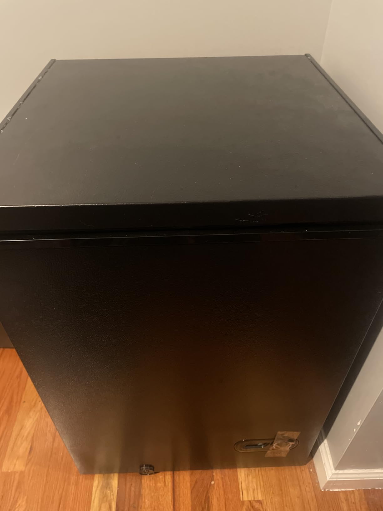 Kismile 3.5 Cubic Feet Chest Freezer with 2 Removable Baskets Free Standing Top Open Door Compact Deep Freezer with Adjustable Temperature for Home/Kitchen/Office/Bar (3.5 Cubic Feet, Black) - Customer Photo 1