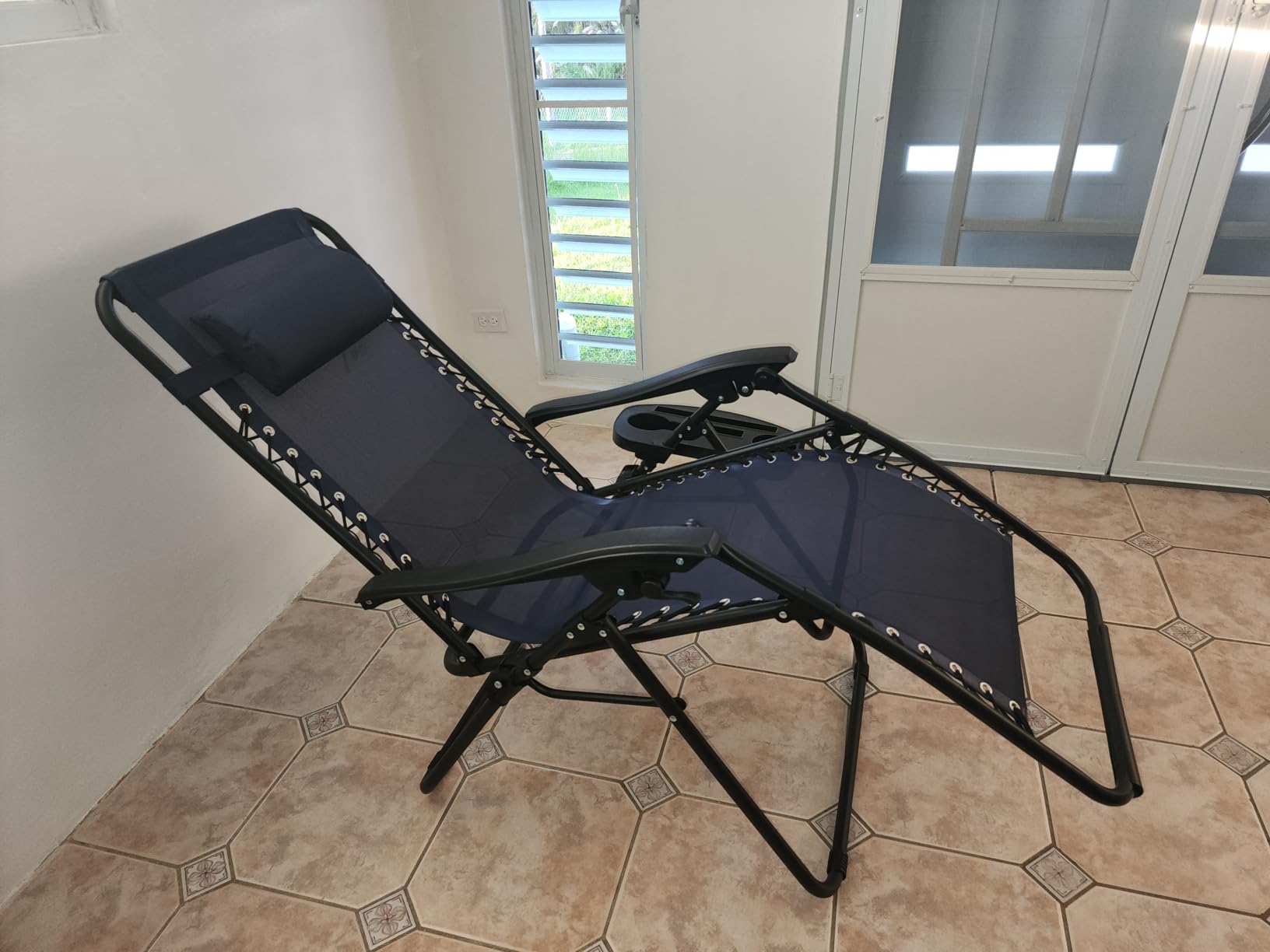 Sweetcrispy Zero Gravity Chairs, Set of 2 Portable Recliner Beach Camping Patio Outdoor Folding Lounge Chair with Cup Holder Trays and Adjustable Pillow for Poolside, Garden, Backyard, Lawn (Black) - Customer Photo 1