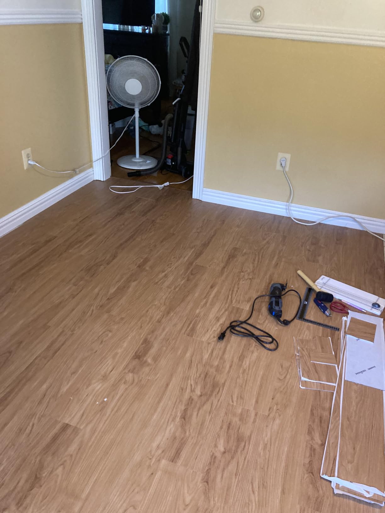 INMOZATA Peel and Stick Floor Tile Vinyl Flooring, Waterproof Vinyl Plank Flooring 36-Pack 54 Sq.Ft Wood Grain Self Adhesive Peel and Stick Flooring for Bedroom, Living Room, Kitchen, RV(Deep Gray) - Customer Photo 1