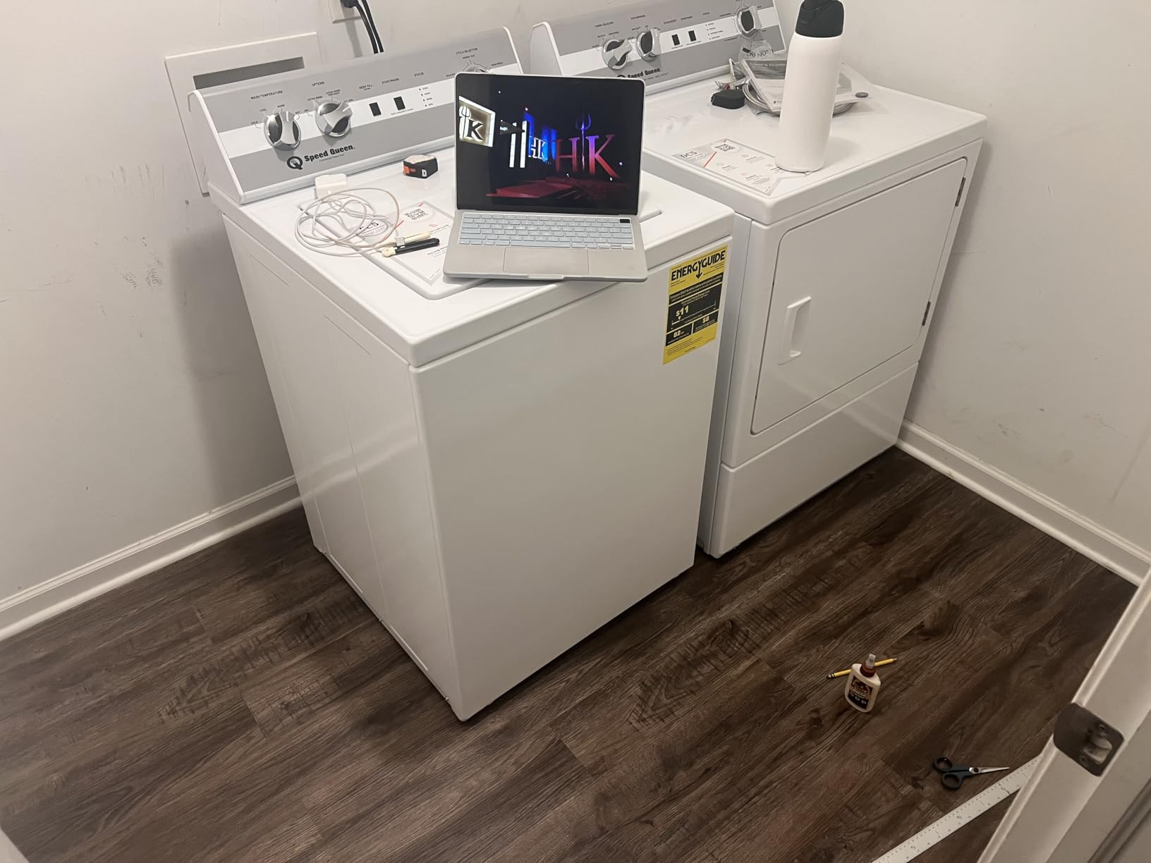 Peel and Stick Floor Tile, INMOZATA 36-Pack 54 Sq.Ft Self Adhesive Vinyl Plank Flooring Wood Grain Look 36x6 Inch Waterproof Tile Sticker for Bedroom, Living Room, Kitchen, RV (Smoked Brown) - Customer Photo 1