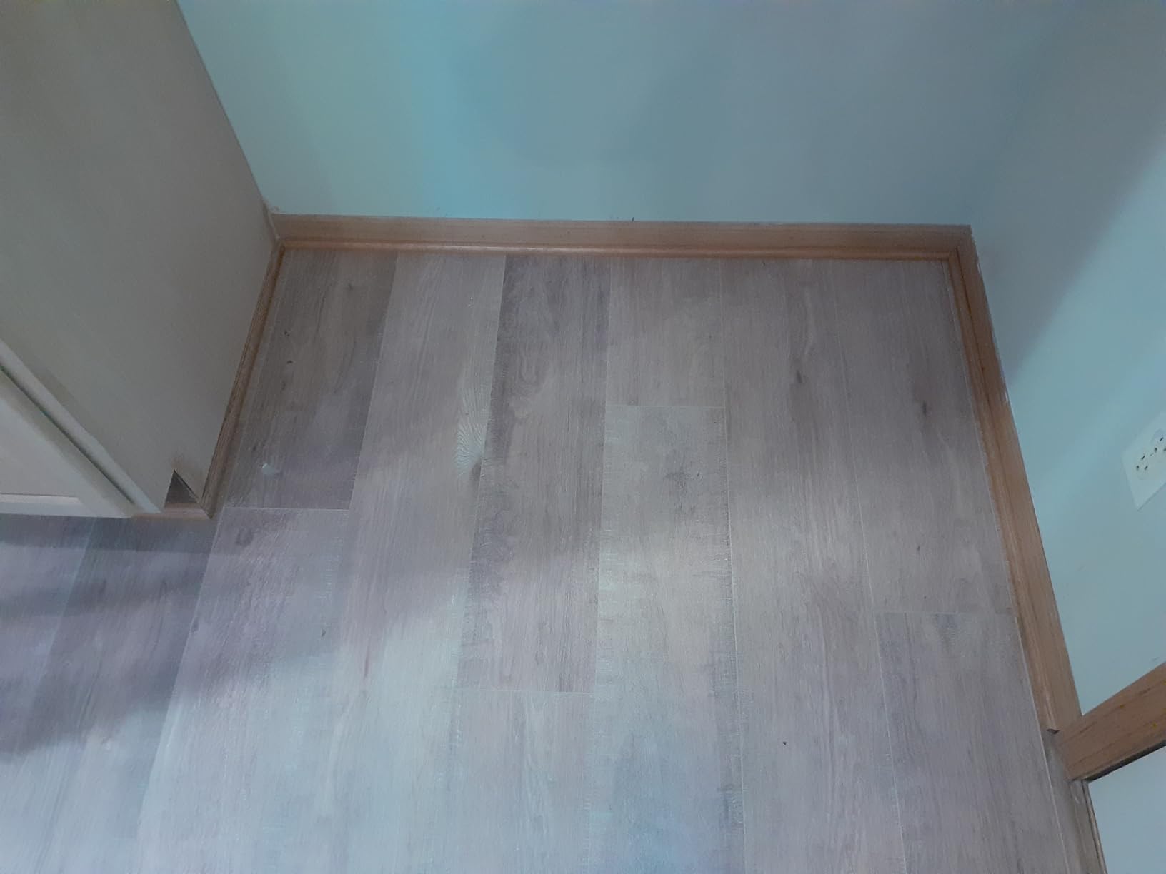 Metabo HPT 18V MultiVolt Compact Cordless Brad Nailer Kit, 18 Gauge Nailer with Power Tool 2.0Ah Lithium Ion Battery, Drives 5/8 Metabo HPT 18V MultiVolt Compact Cordless Brad Nailer Kit, 18 Gauge Nailer with Power Tool 2.0Ah Lithium Ion Battery, Drives 5/8