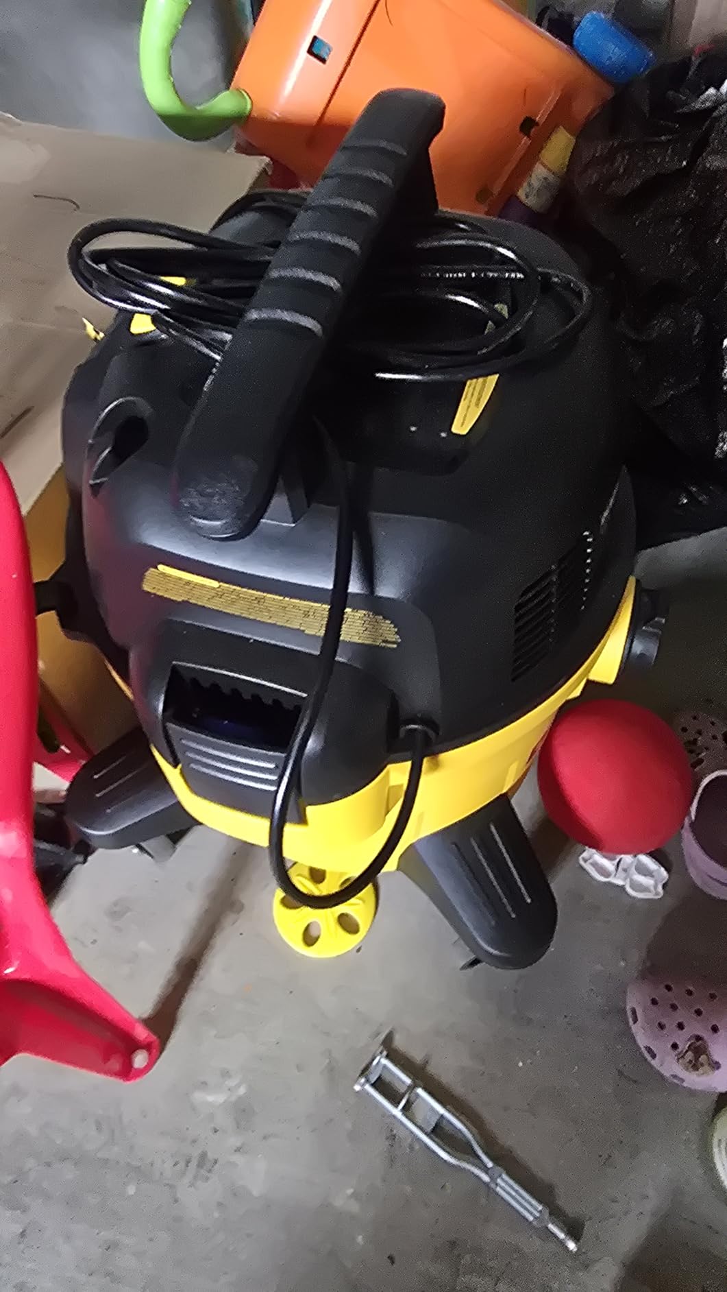 DEWALT 6 Gallon STEALTHSONIC Wet Dry Shop Vac, 5 Peak HP Shop Vacuum Wet and Dry, Ultra Quiet Shopvac with Powerful Suction, Wet Dry Vacuum Cleaner for Home, Garage, Workshop, Jobsite, DXV06P-QT - Customer Photo 1