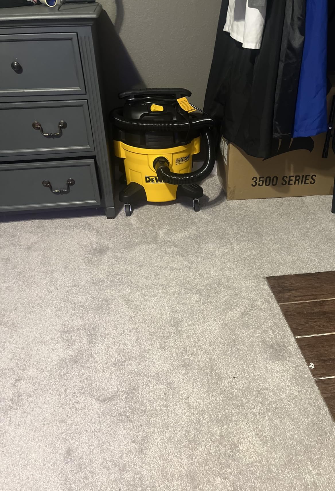 DEWALT 6 Gallon STEALTHSONIC Wet Dry Shop Vac, 5 Peak HP Shop Vacuum Wet and Dry, Ultra Quiet Shopvac with Powerful Suction, Wet Dry Vacuum Cleaner for Home, Garage, Workshop, Jobsite, DXV06P-QT - Customer Photo 2