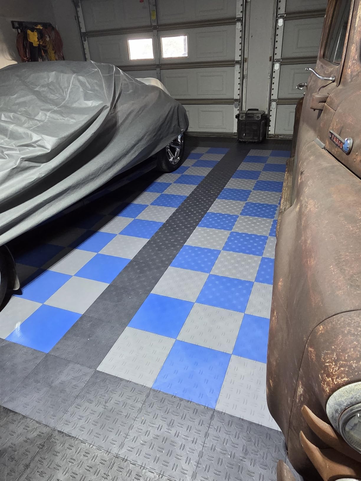 VEVOR Garage Tiles Interlocking, 12 x 12 x 0.53 inch 50 Pack Garage Floor Covering Tile, Non-Slip Double-Sided Texture Garage Flooring Tiles, for Garages, Basements, Repair Shops, Graphite Gray Customer Review VEVOR Garage Tiles Interlocking, 12 x 12 x 0.53 inch 50 Pack Garage Floor Covering Tile, Non-Slip Double-Sided Texture Garage Flooring Tiles, for Garages, Basements, Repair Shops, Graphite Gray - Customer Photo 1