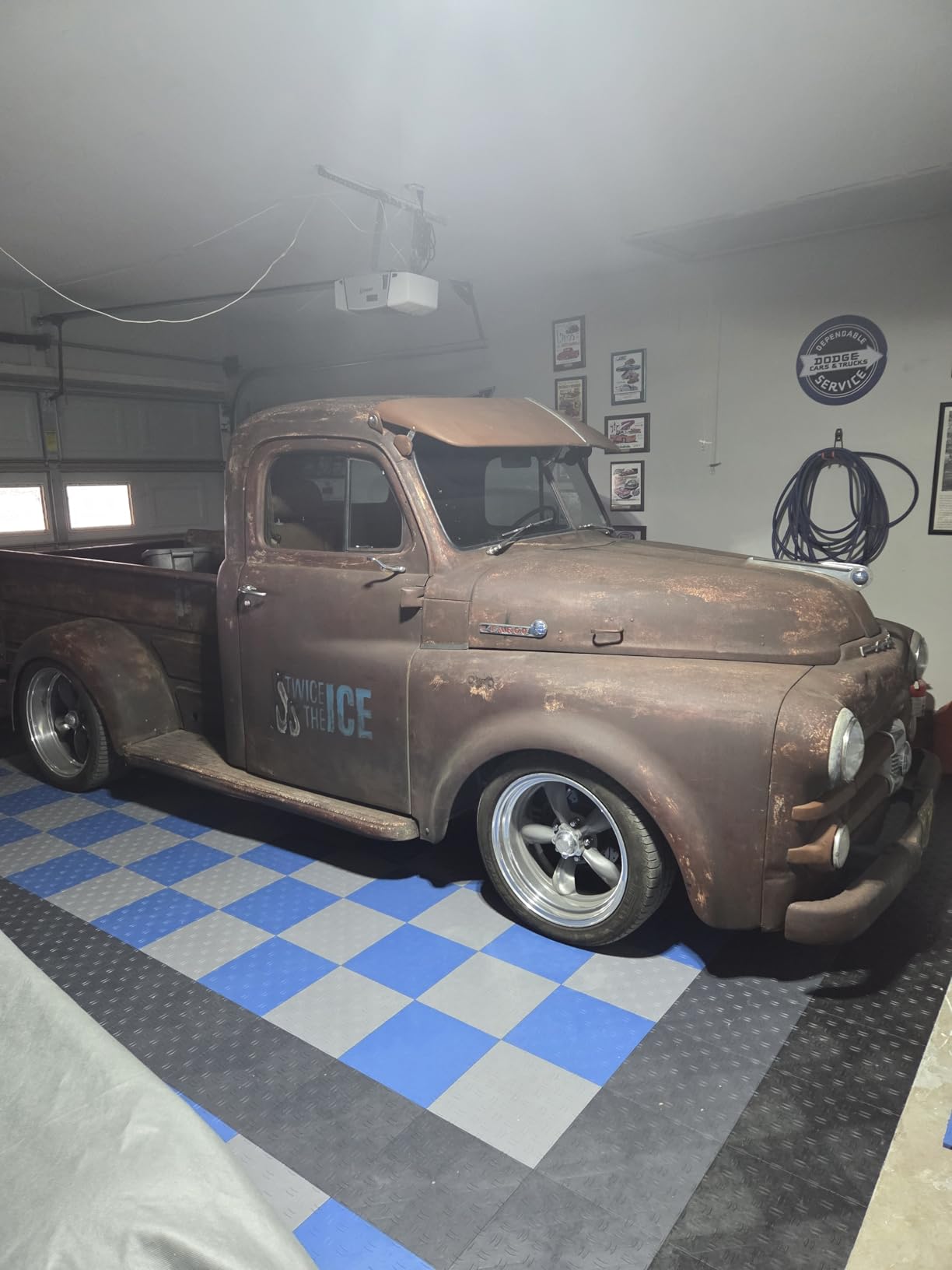 VEVOR Garage Tiles Interlocking, 12 x 12 x 0.53 inch 50 Pack Garage Floor Covering Tile, Non-Slip Double-Sided Texture Garage Flooring Tiles, for Garages, Basements, Repair Shops, Graphite Gray Customer Review VEVOR Garage Tiles Interlocking, 12 x 12 x 0.53 inch 50 Pack Garage Floor Covering Tile, Non-Slip Double-Sided Texture Garage Flooring Tiles, for Garages, Basements, Repair Shops, Graphite Gray - Customer Photo 2