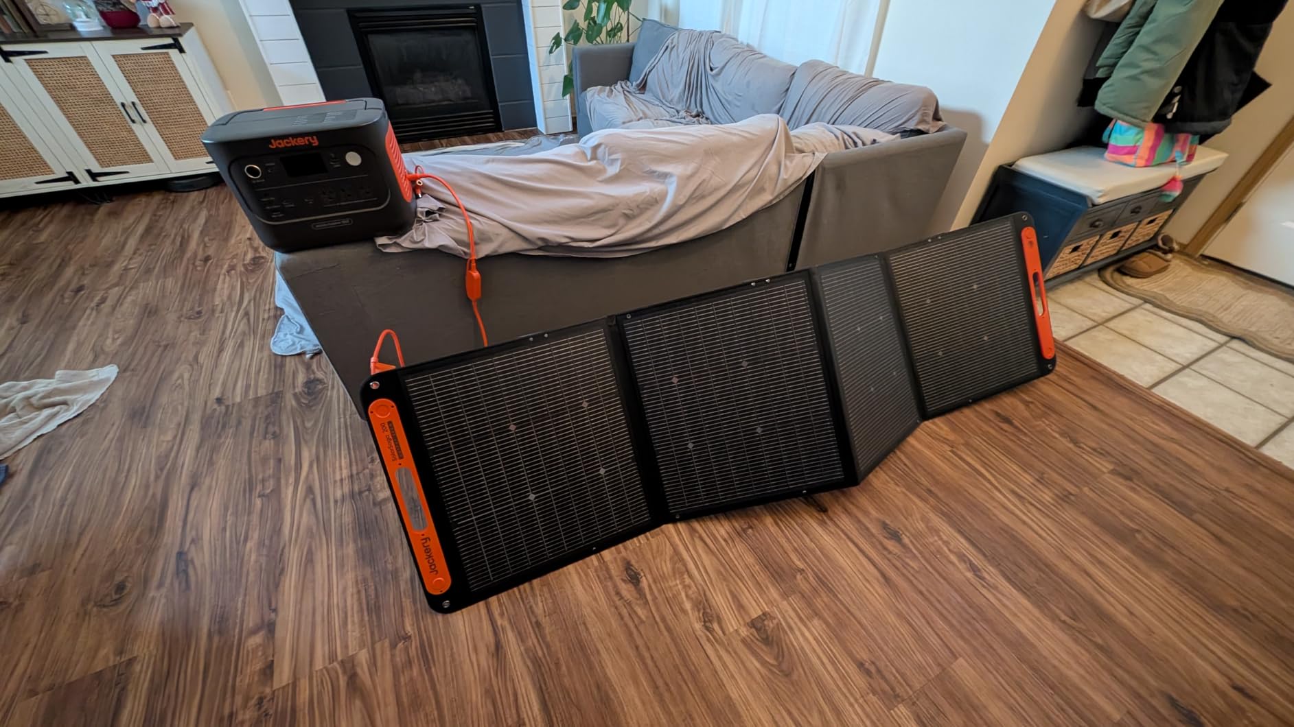 Jackery Solar Generator 1000 v2 with 200W Solar Panel, 1070Wh Portable Power Station LiFePO4 Battery, 1500W AC/100W USB-C Output, 1Hr Fast Charge for Outdoor, Off-Grid Living, RV, Emergency - Customer Photo 1