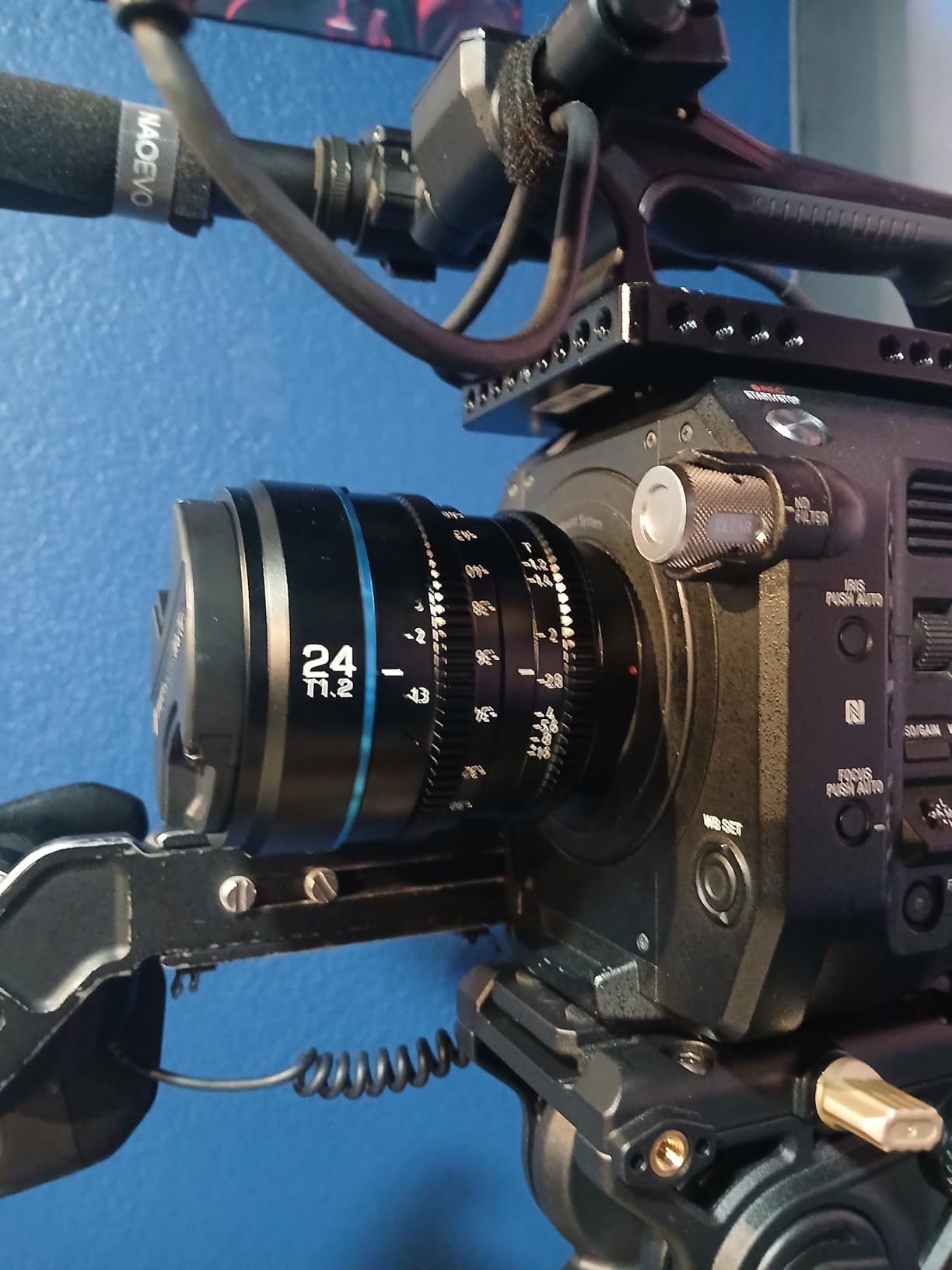 SIRUI Night Walker 16mm S35 Wide Angle Cine Lens, T1.2 Large Aperture Manual Focus Lens for E Mount Cameras, FX30, ZVE-10, A6500, A6600 (MS16E-B, Black) - Customer Photo 1