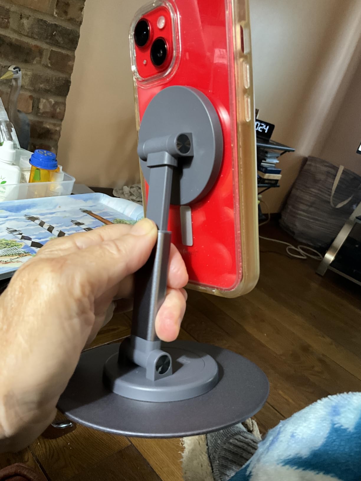 UGREEN Magnetic Phone Stand for MagSafe, Height Adjustable iPhone Stand for Desk with 360° Rotation Compatible with iPhone 17 Air 16 Pro 15 Pro Max 14 Plus 13 12 and MagSafe Case, Black - Customer Photo 2