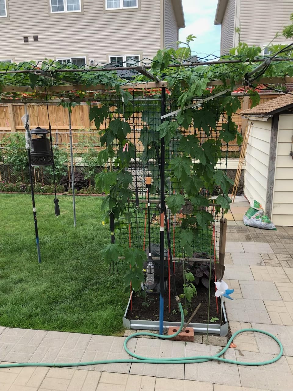 Bonviee Drip Irrigation System, 230FT Garden Watering System with Quick-to-Connect Fittings, Adjustable Drip Emitters, 1/4