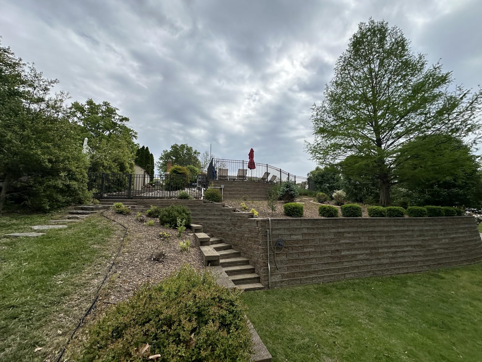 Bonviee Drip Irrigation System, 230FT Garden Watering System with Quick-to-Connect Fittings, Adjustable Drip Emitters, 1/4