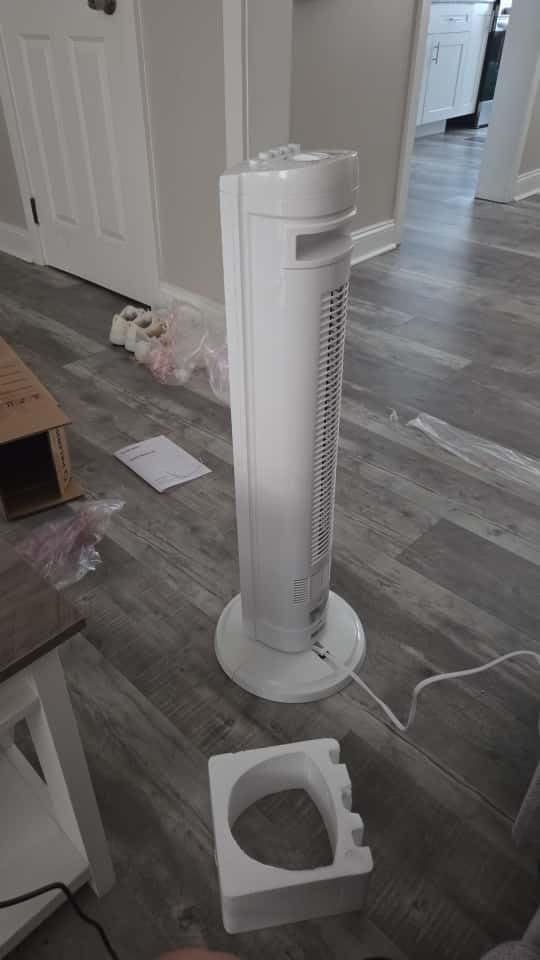 PELONIS 30-Inch Oscillating Tower Fan for Bedroom – 3 Speed, Quiet Tower Fan with Remote ControL, Small Fan, 7-Hour Timer – ETL Certified, Black - Customer Photo 1