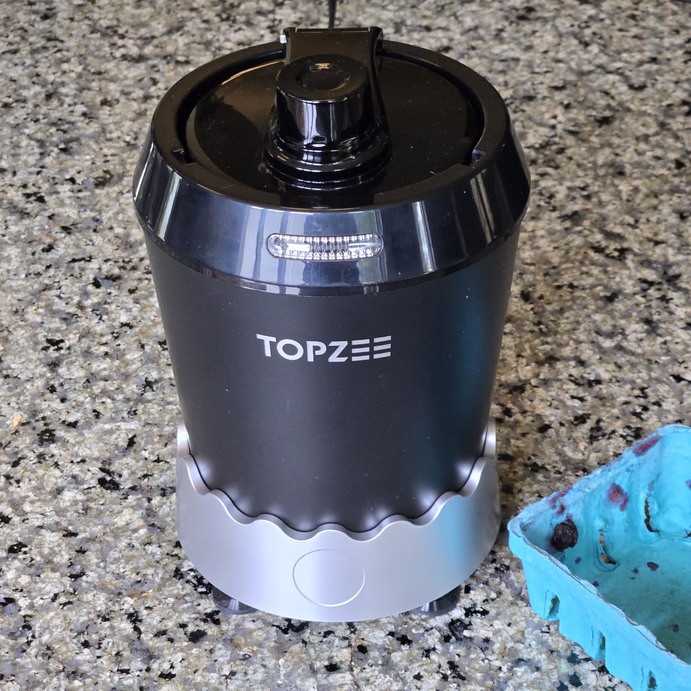 TOPZEE Personal Smoothie Blender - 1000W Single Serve Smoothie Maker with 24oz Portable Travel Cups, Ideal for Protein Shakes, Frozen Drinks, and Kitchen Use - Customer Photo 1