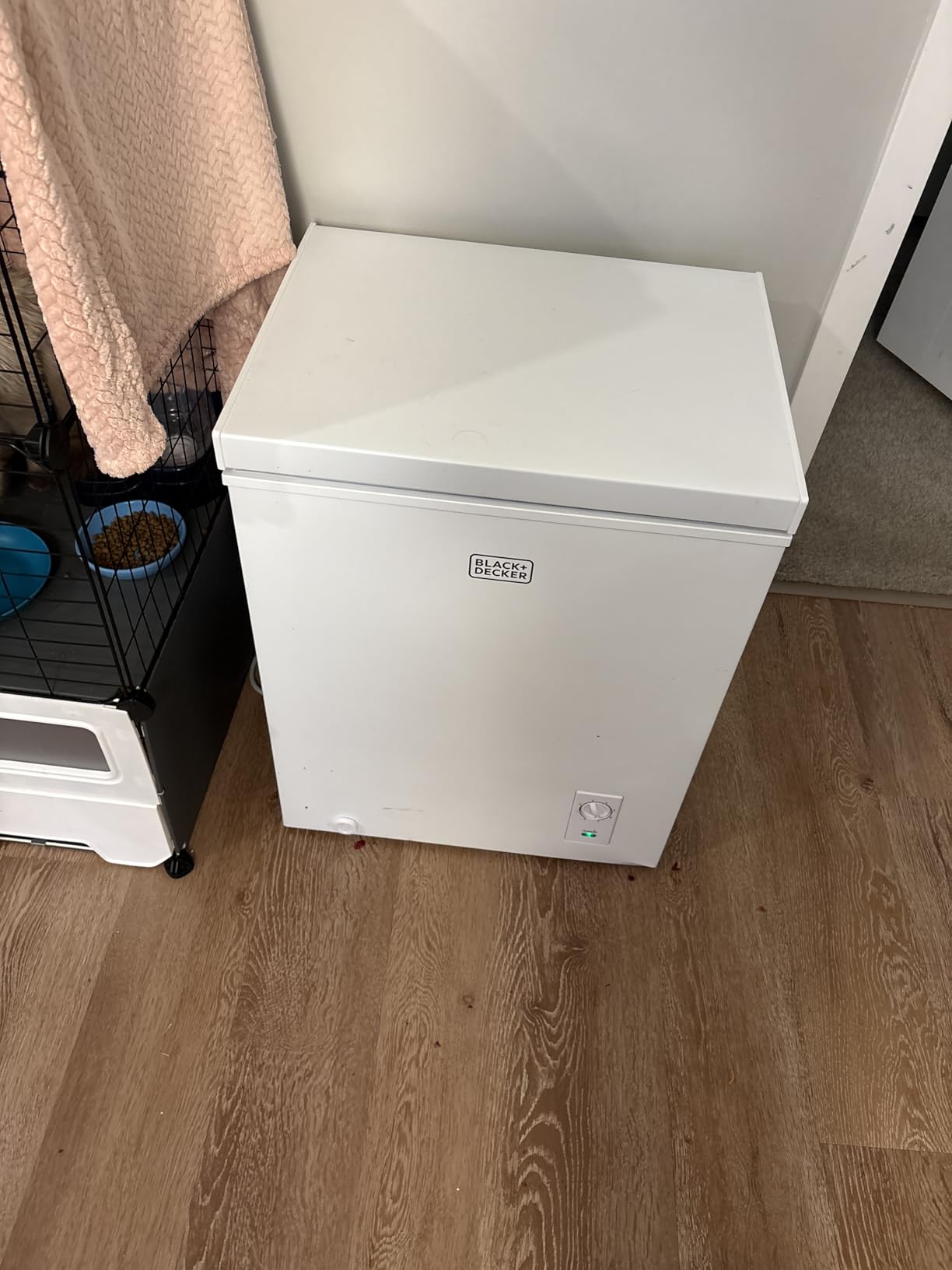 BLACK+DECKER 2.0 Cu. Ft. Compact Chest Freezer, Deep Freezer Holds Up To 70 Lbs. of Frozen Food, Removable Storage Basket, Manual Defrost, White - Customer Photo 1