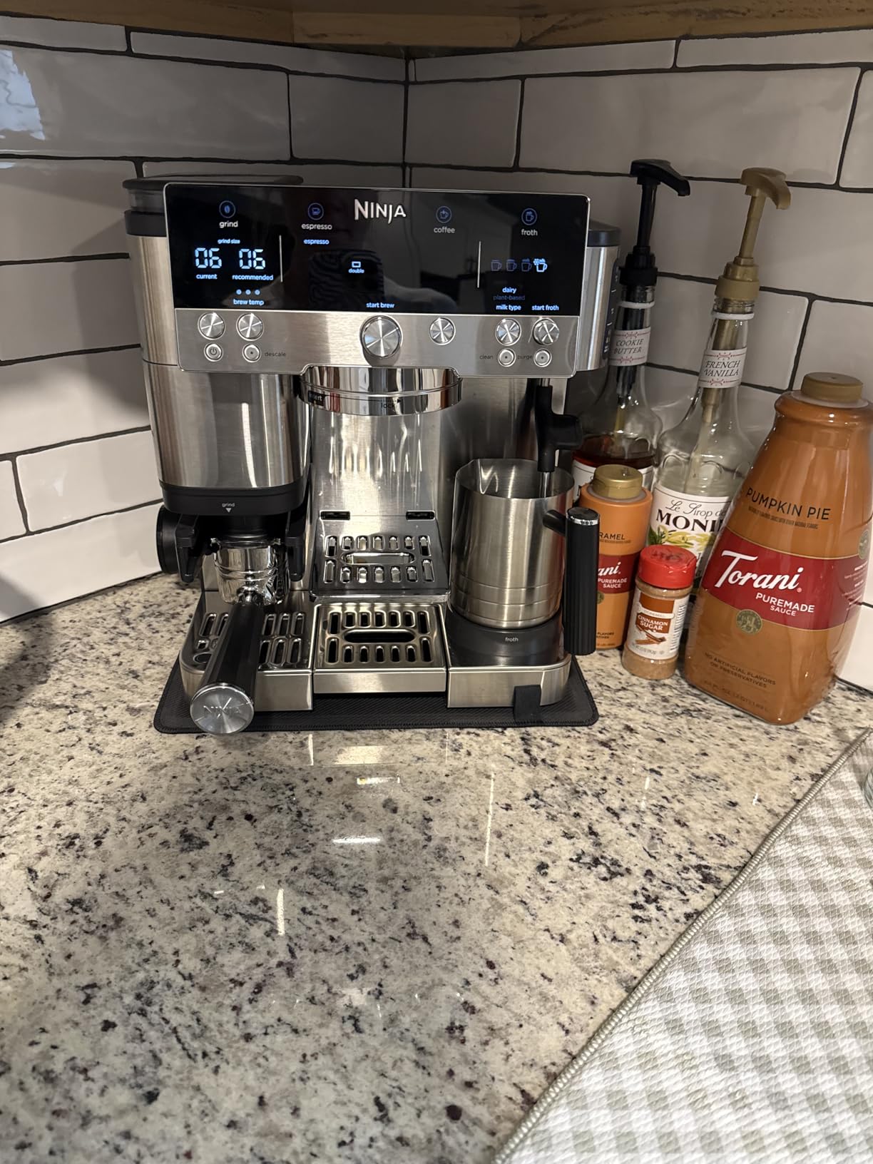 Ninja Luxe Café 3-in-1 Espresso, Drip Coffee and Cold Brew Machine | Intergrated Coffee Grinder, Milk Frother, Assisted Tamper & Built-In Espresso Accessory Storage | Stainless Steel | ES601 - Customer Photo 2