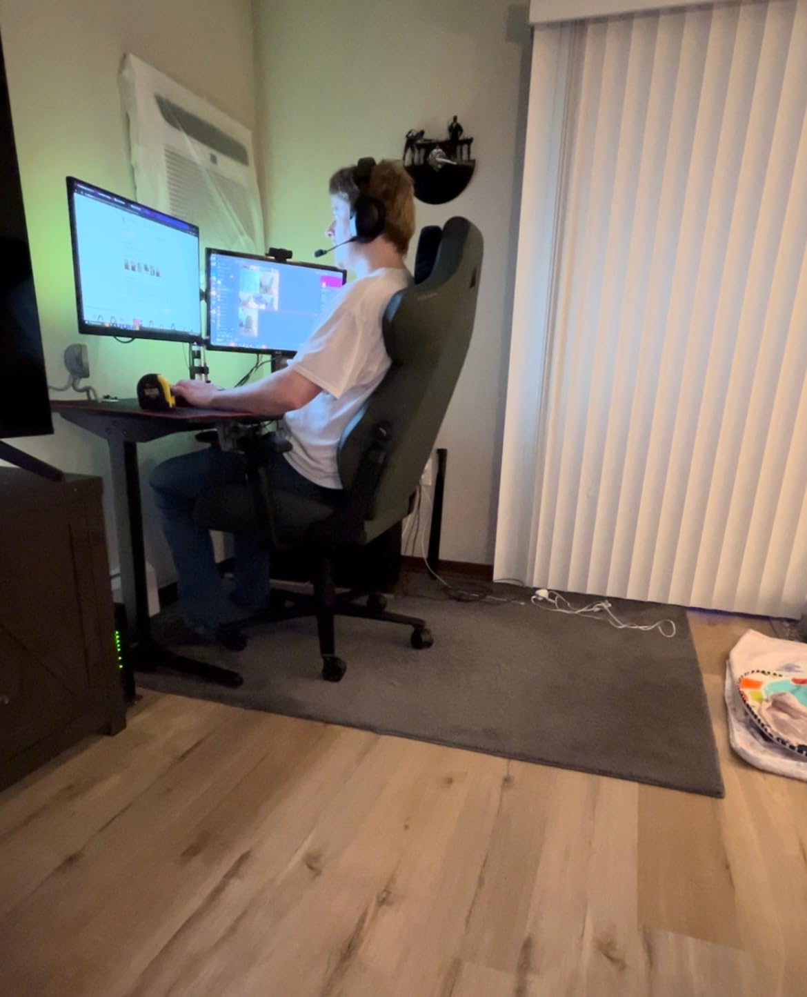 Corsair TC500 Luxe Gaming Chair – Premium Breathable Fabric – Wide Seat – Five-Way Adjustable Armrests – Adjustable Built-in Lumbar Support – 90-160 Degree Recline – Sherwood - Customer Photo 2